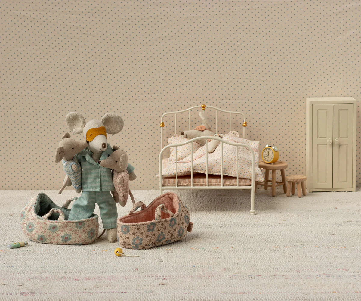 Maileg Baby mouse in carry cot - Rose - Image 2