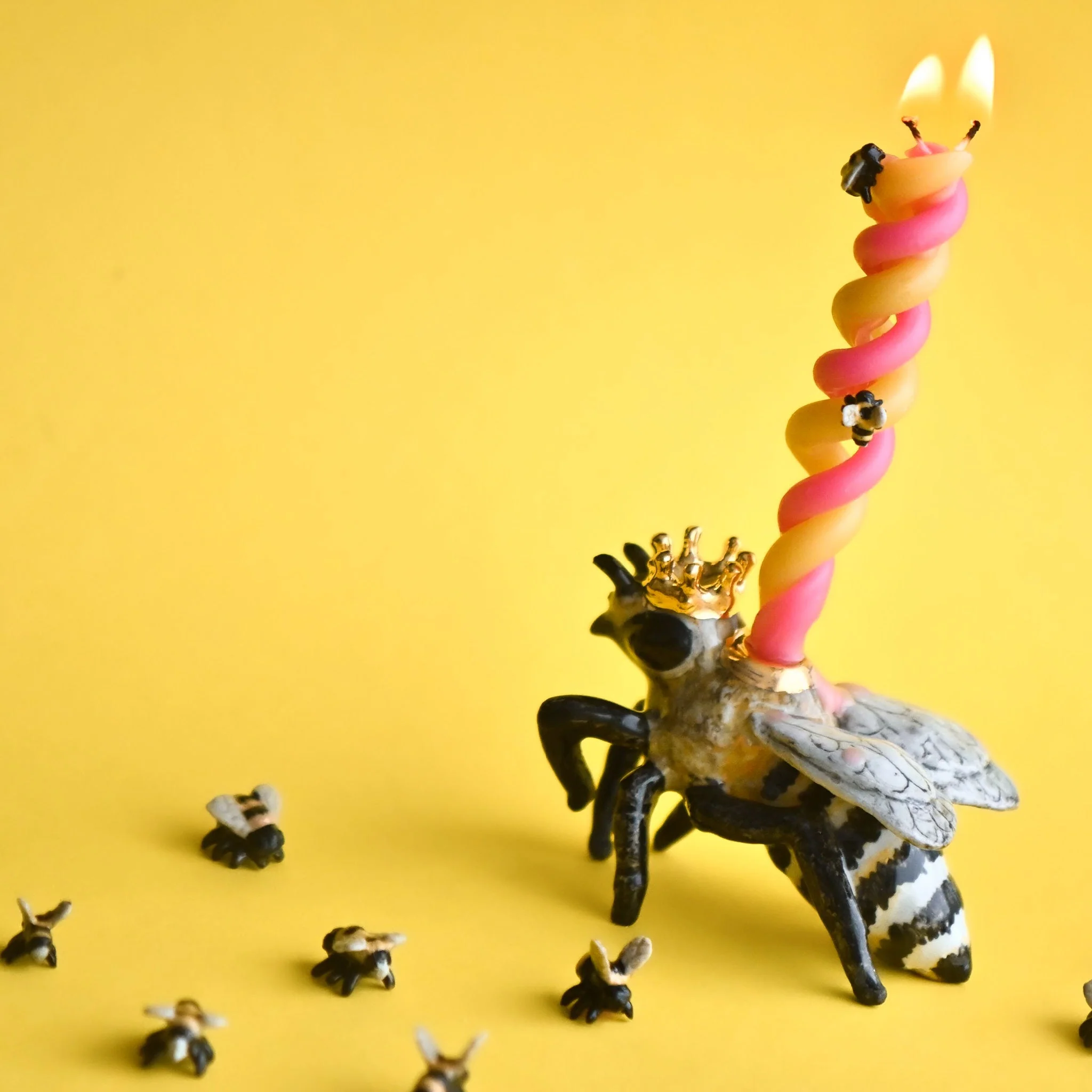 Camp Hollow Queen Bee Cake Topper - Image 9