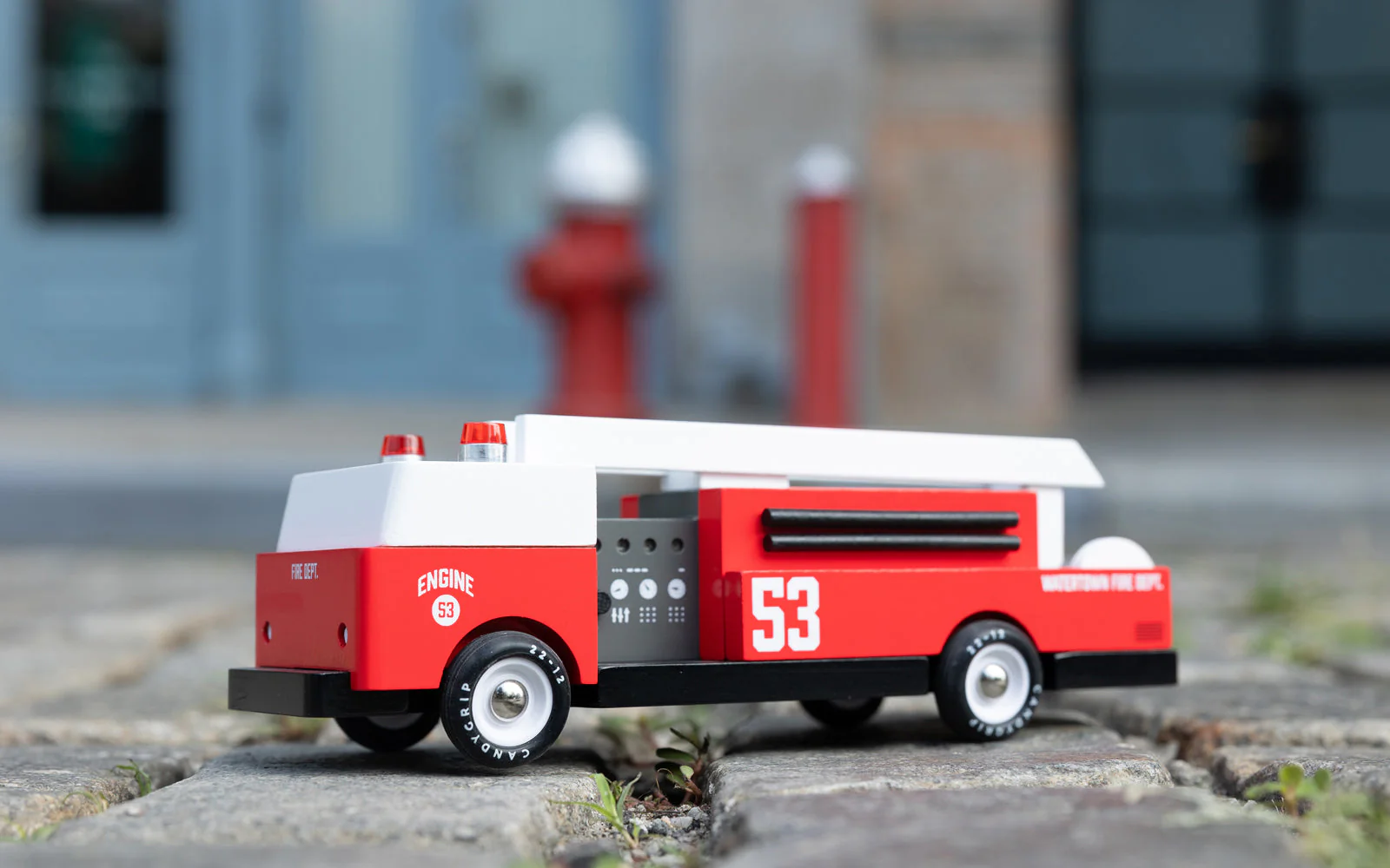 Candylab Ladder 53 Fire Truck - Image 5