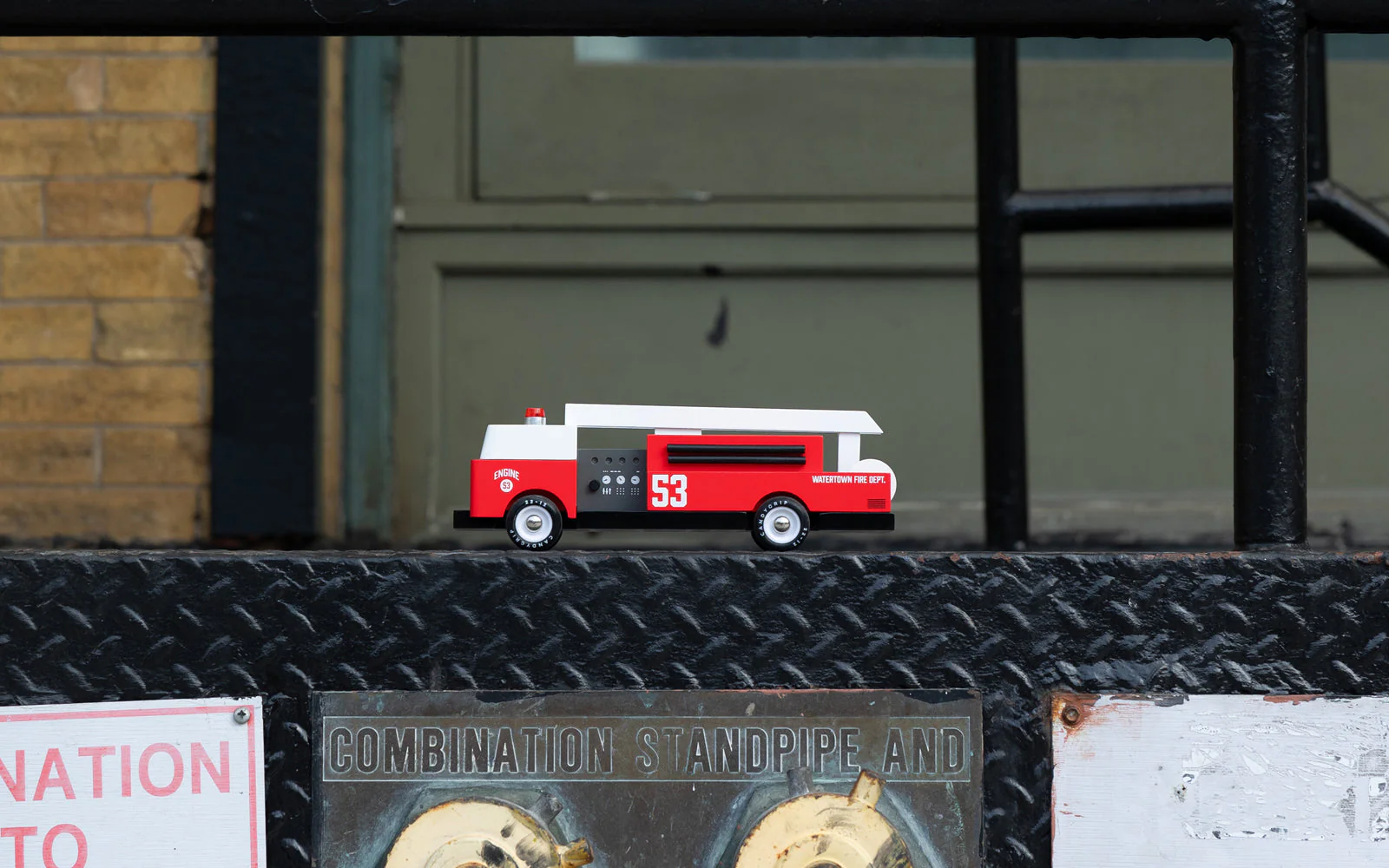 Candylab Ladder 53 Fire Truck - Image 6