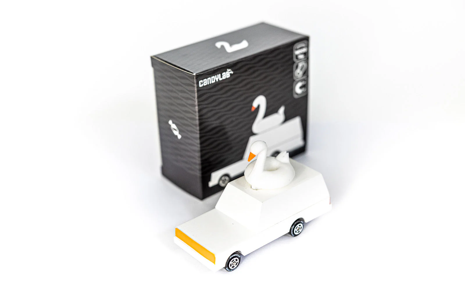 Candylab White Swan Wagon - Image 2