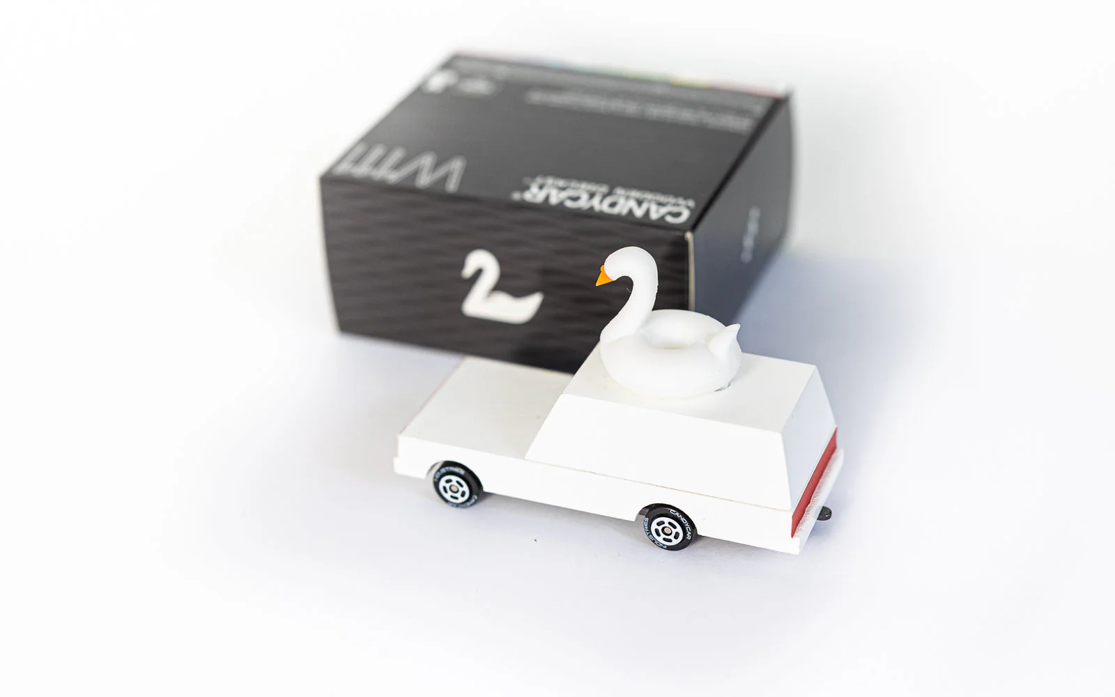 Candylab White Swan Wagon - Image 3