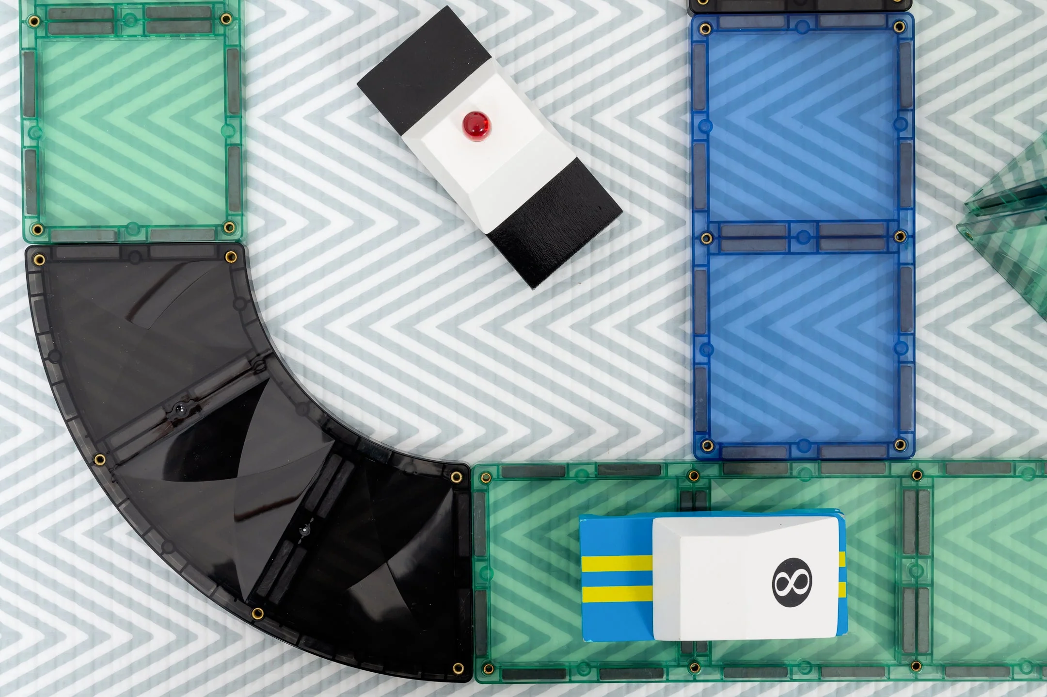 Connetix Magnetic Tiles | Ramps & Intersections (16 pcs) - Image 11