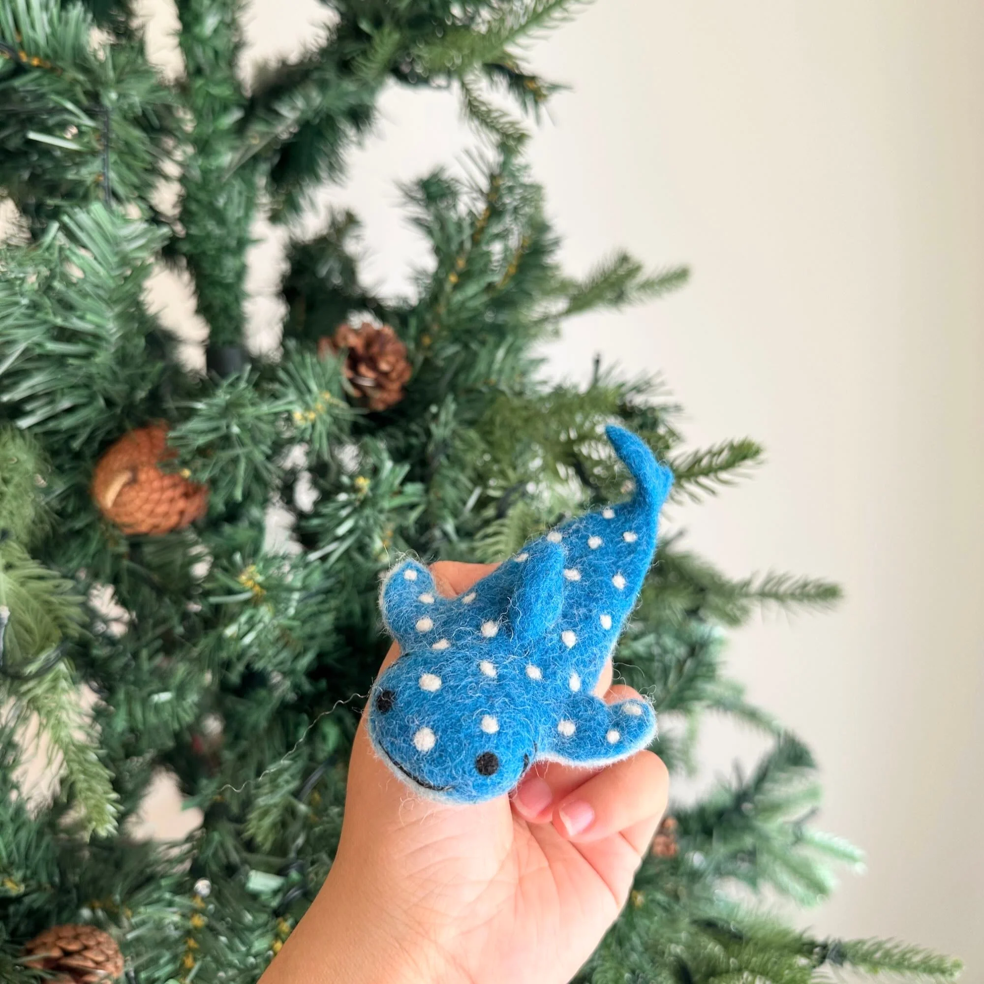 Ganapati Crafts Co. Finger Puppet: Whale Shark - Image 3