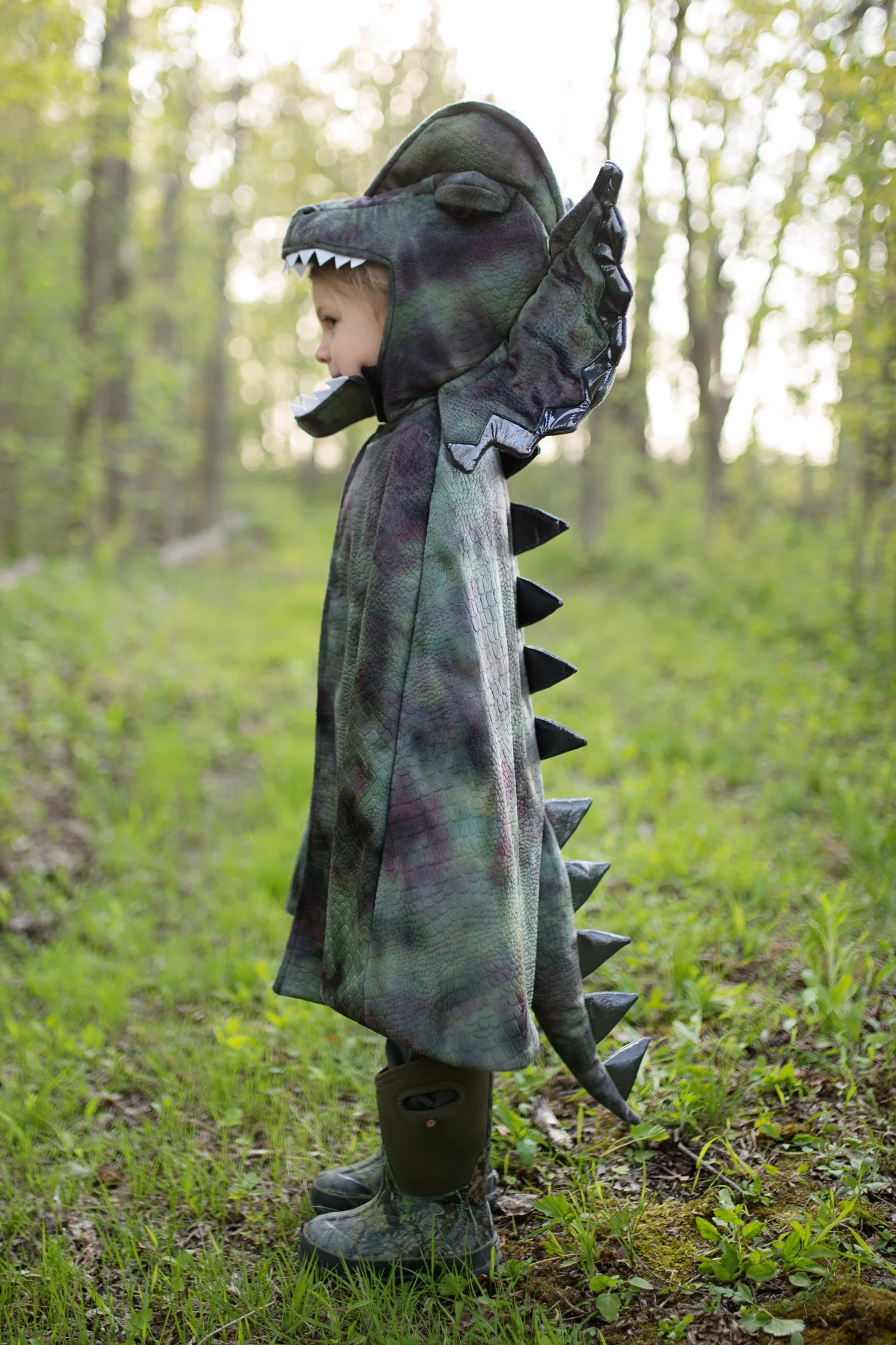 Great Pretenders Grandasaurus Dilophosaurus Cape with Claws - Image 2