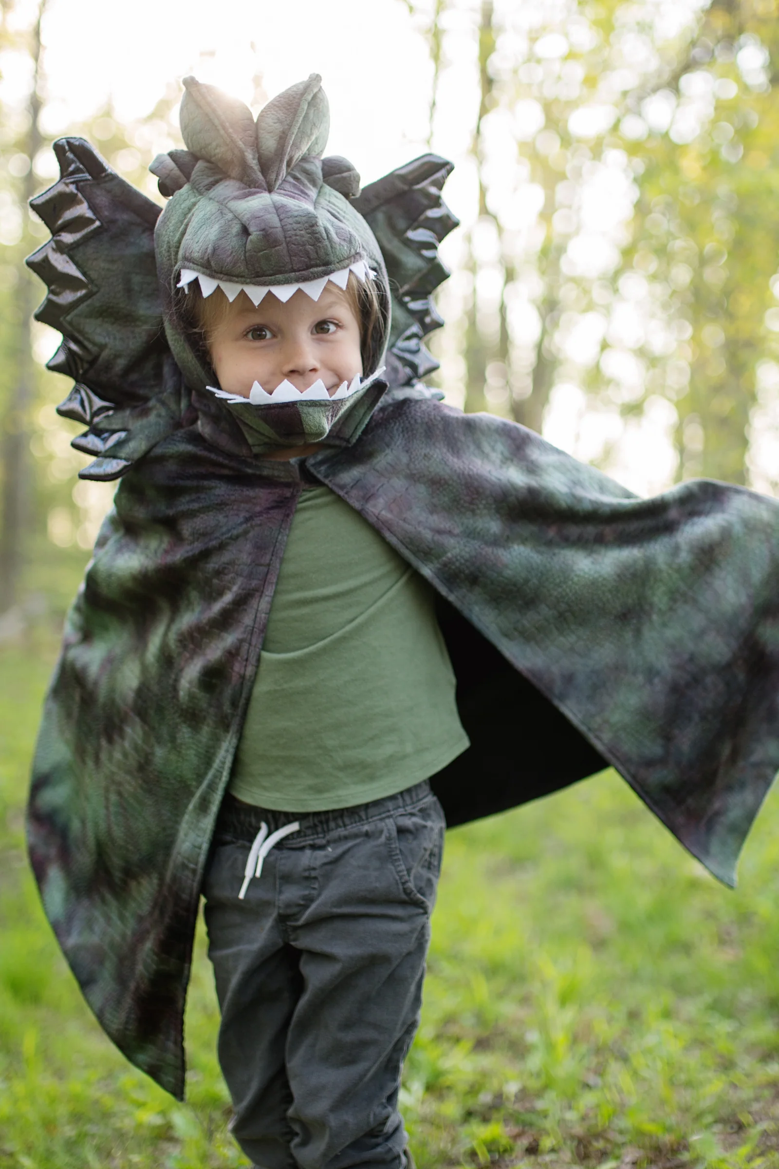 Great Pretenders Grandasaurus Dilophosaurus Cape with Claws - Image 4