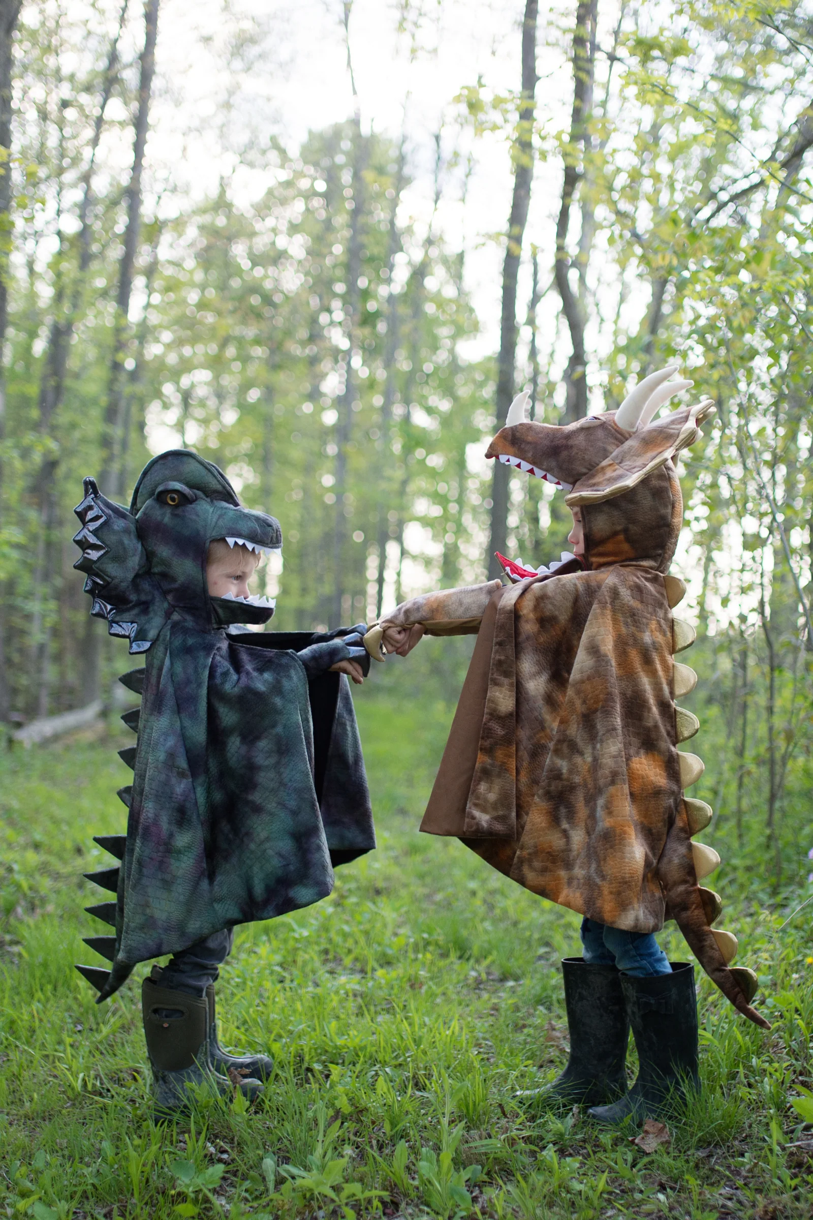 Great Pretenders Grandasaurus Dilophosaurus Cape with Claws - Image 8