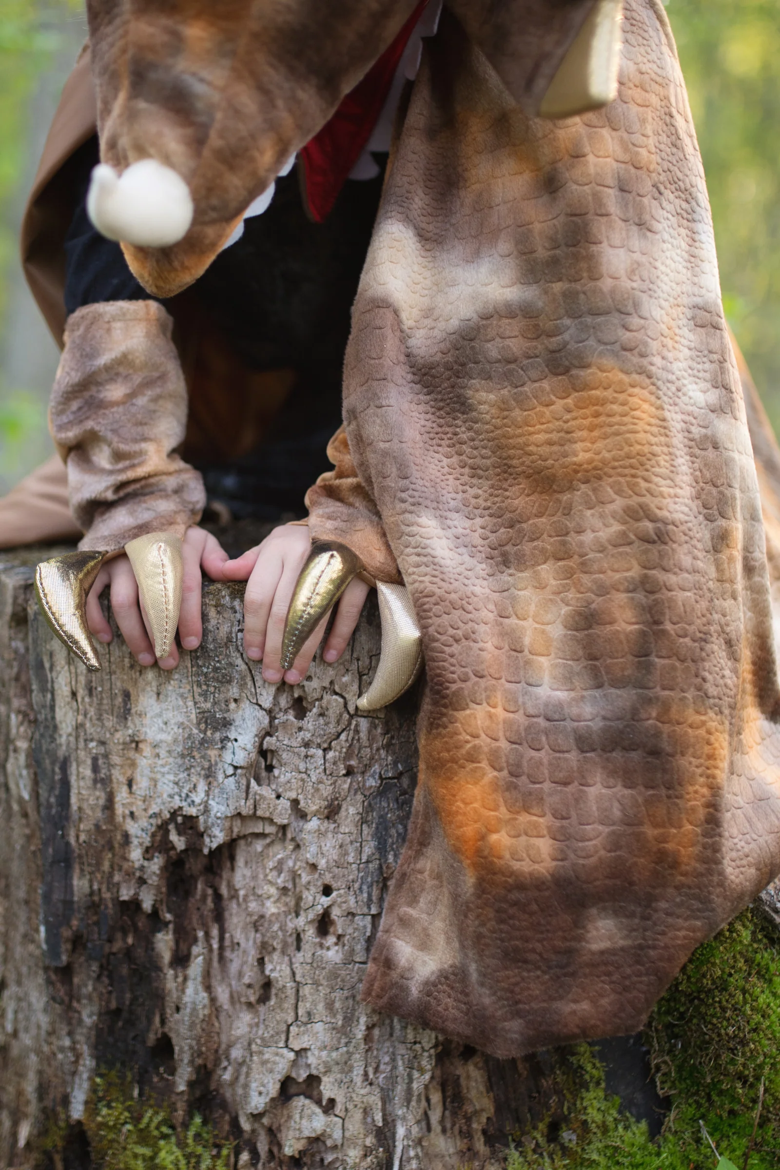 Great Pretenders Grandasaurus Triceratops Cape with Claws - Image 5