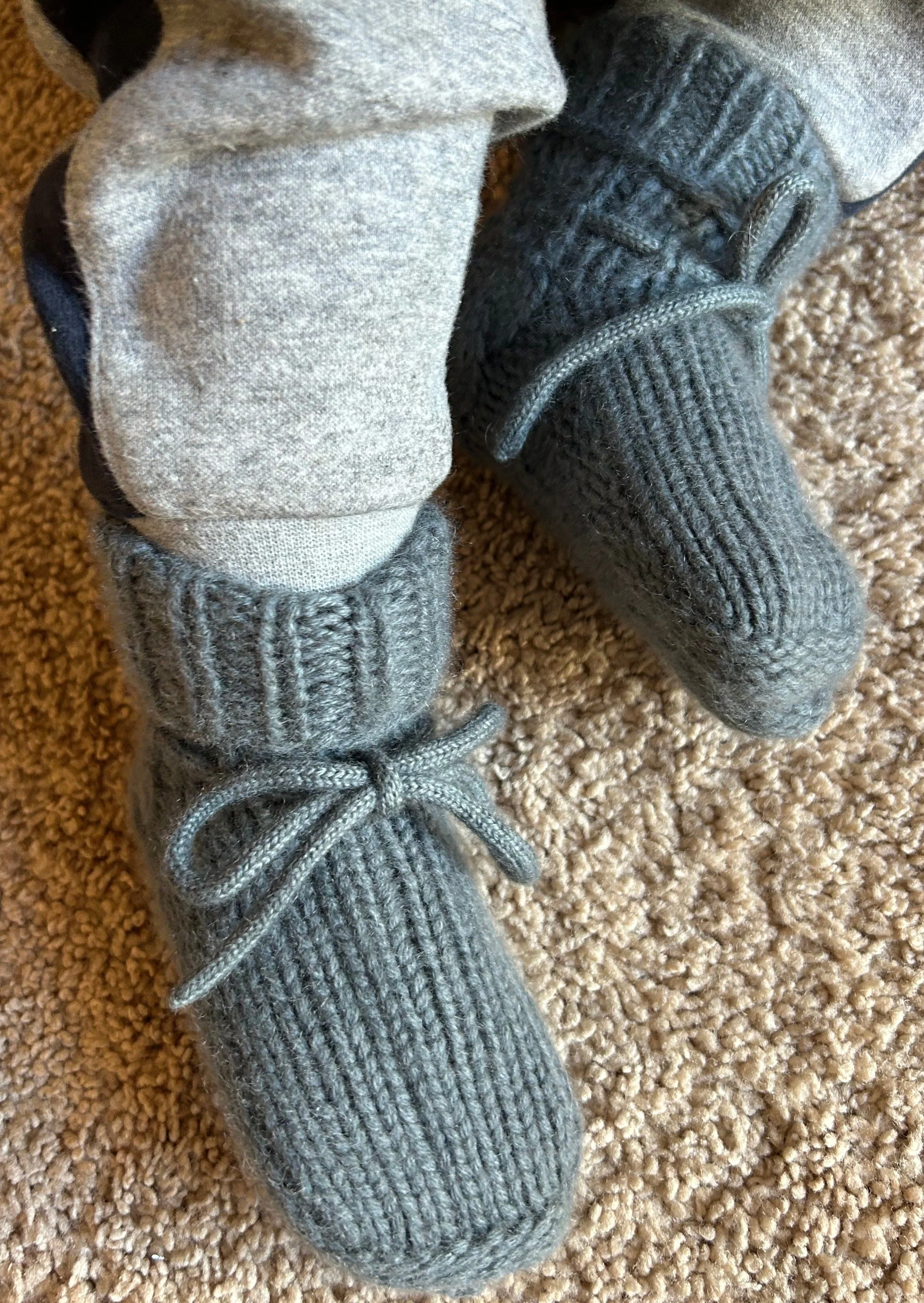 La Petit Lapin Cashmere Booties | Graphite - Image 5