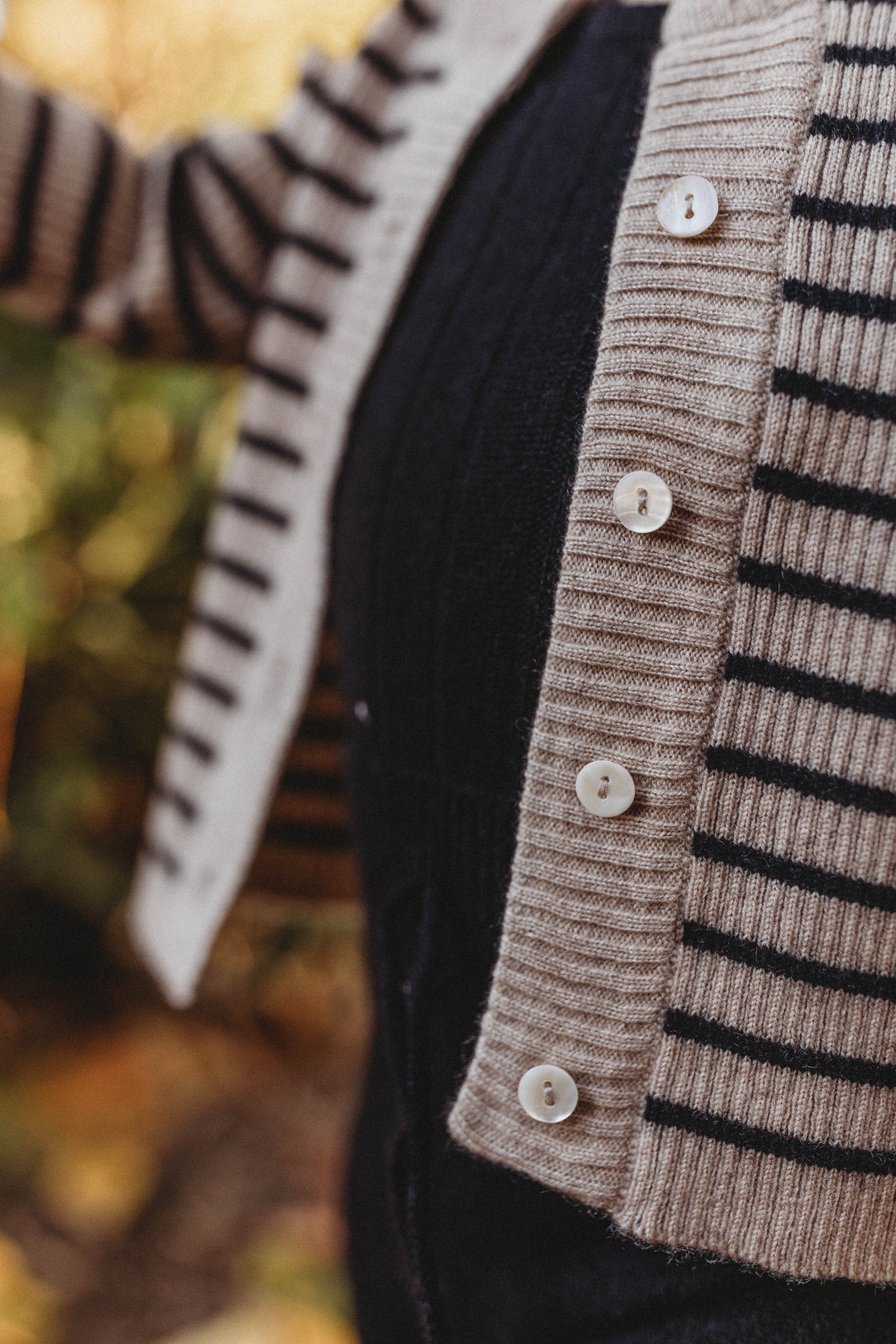 La Petit Lapin Cashmere Cardigan | Black/Beige - Image 3