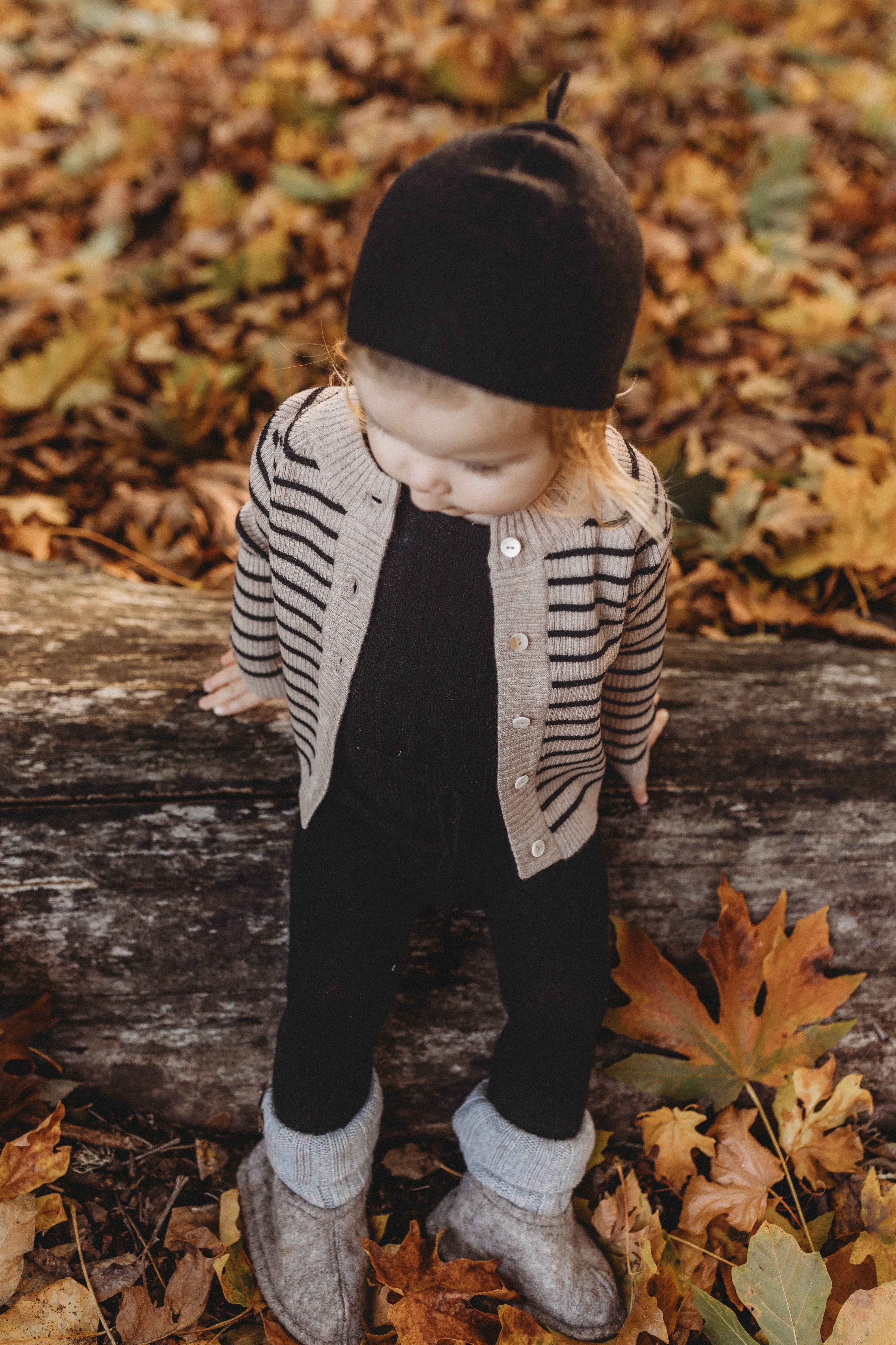 La Petit Lapin Cashmere Cardigan | Black/Beige - Image 9