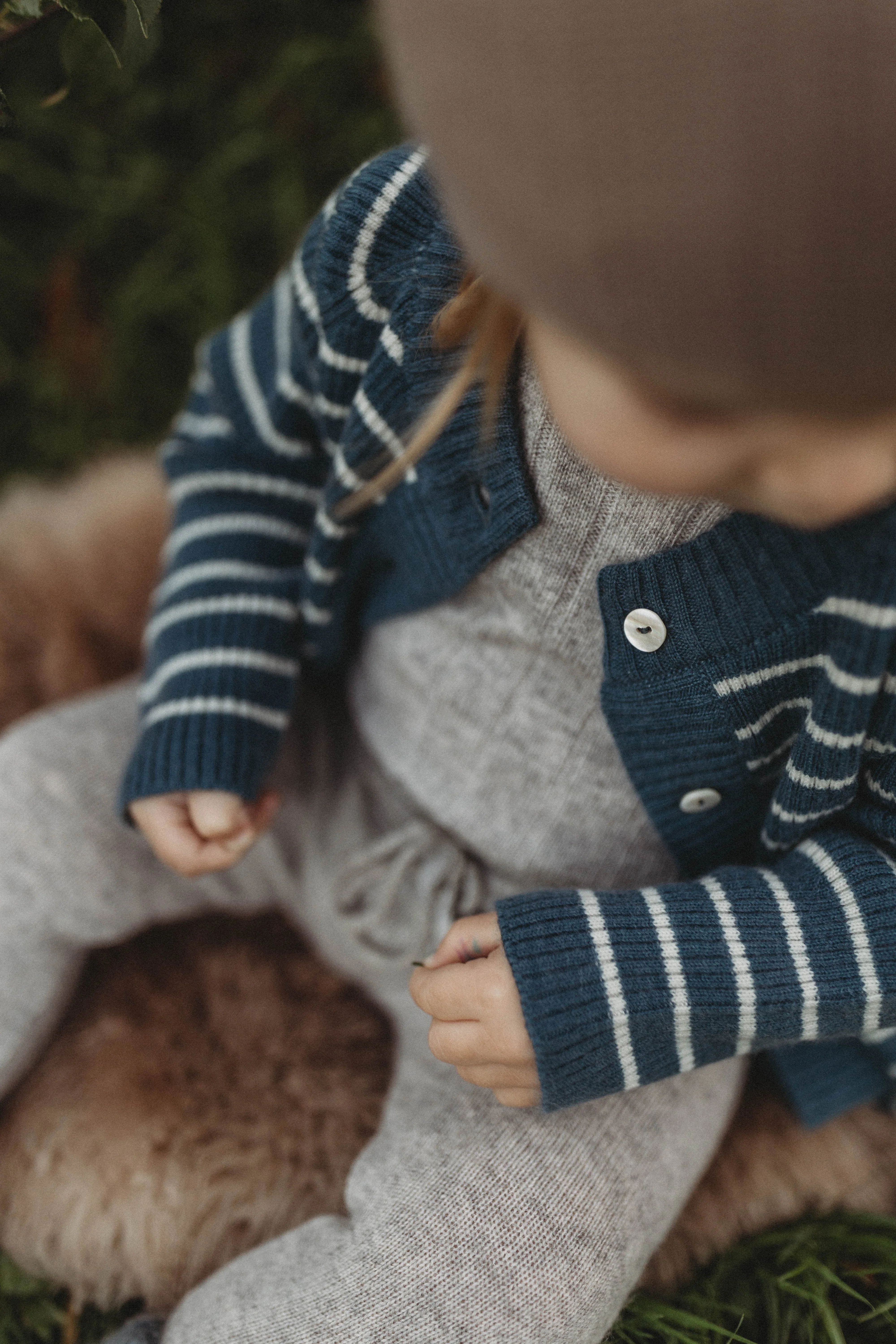 La Petit Lapin Cashmere Cardigan | Navy/Creme - Image 4