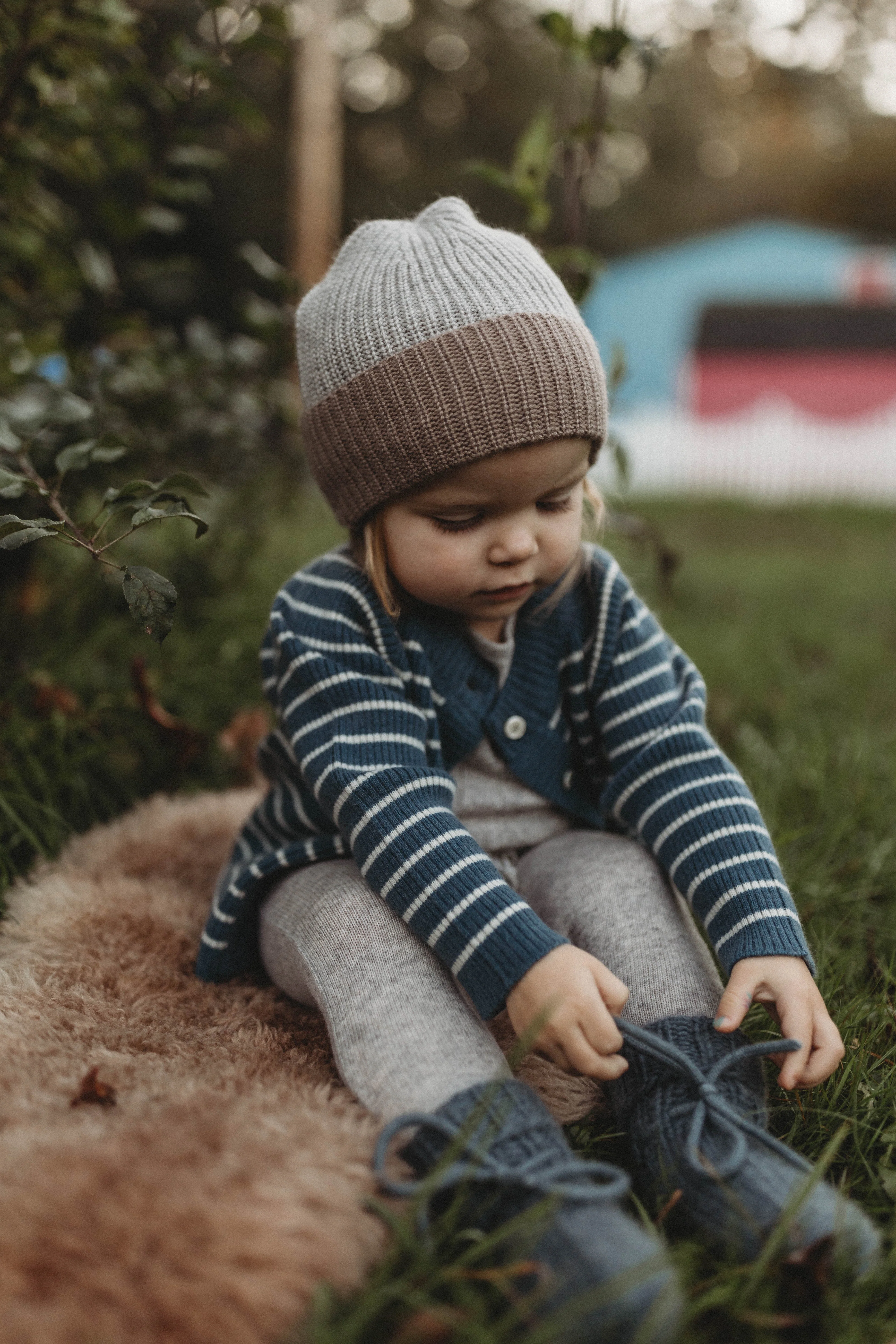 La Petit Lapin Cashmere Cardigan | Navy/Creme - Image 6