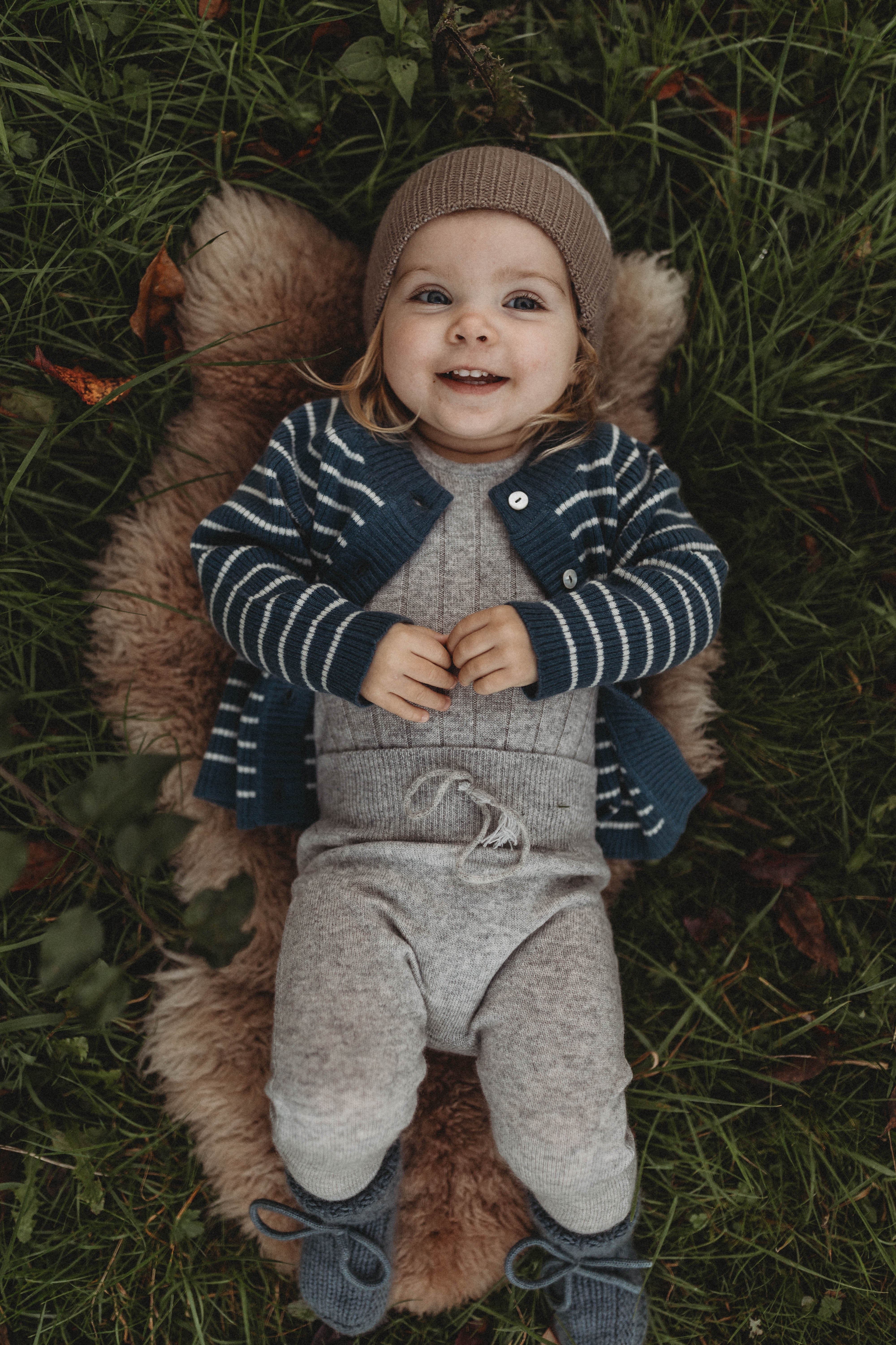 La Petit Lapin Cashmere Cardigan | Navy/Creme - Image 8
