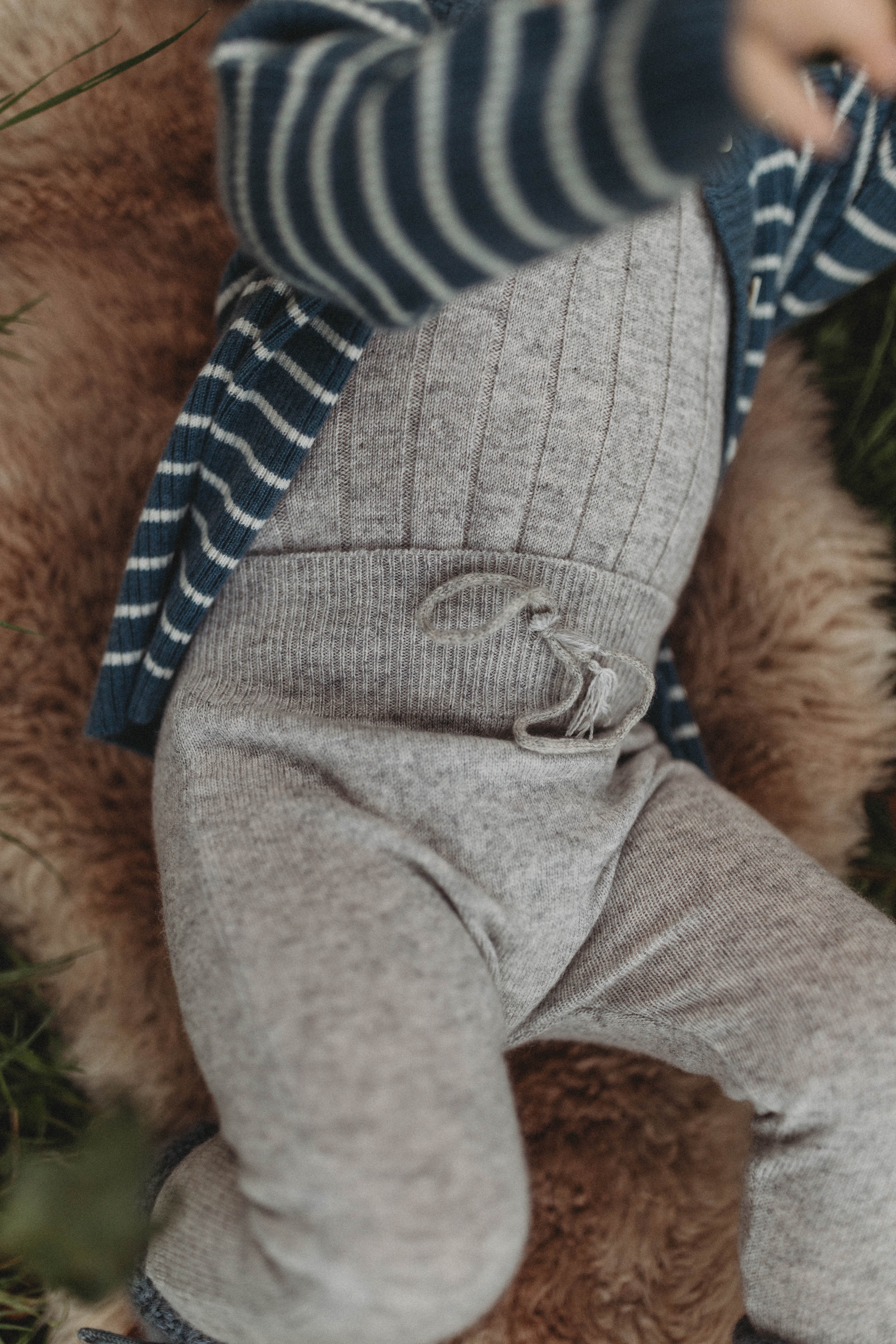 La Petit Lapin Cashmere Cardigan | Navy/Creme - Image 9