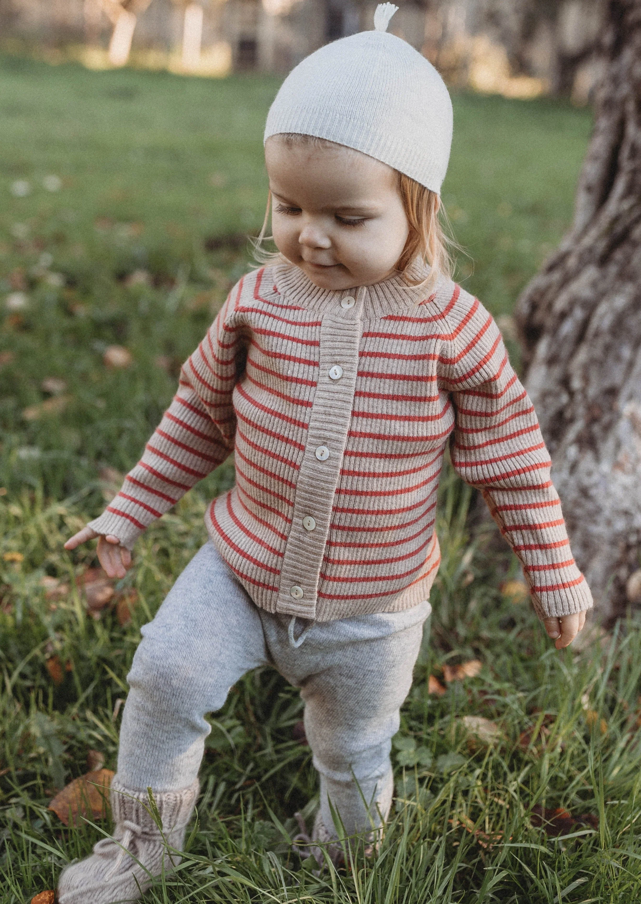 La Petit Lapin Cashmere Cardigan | Red/Beige - Image 5