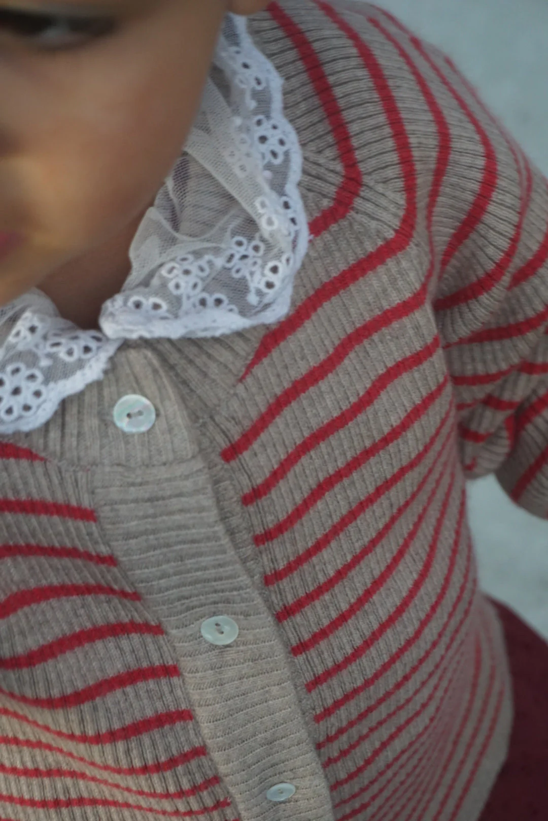 La Petit Lapin Cashmere Cardigan | Red/Beige - Image 7