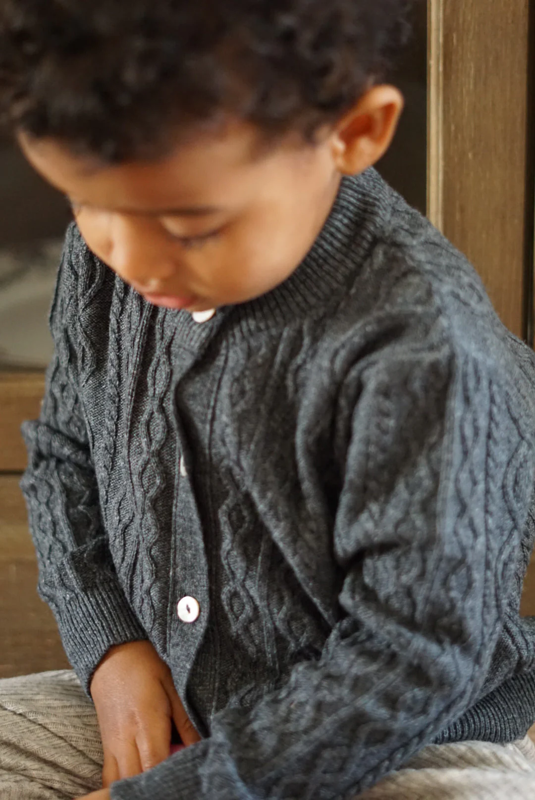 La Petit Lapin Cashmere & Merino Wool Cable Knit Cardigan | Dark Gray Melange - Image 2