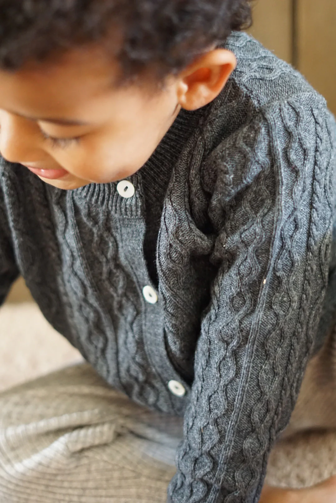 La Petit Lapin Cashmere & Merino Wool Cable Knit Cardigan | Dark Gray Melange - Image 3