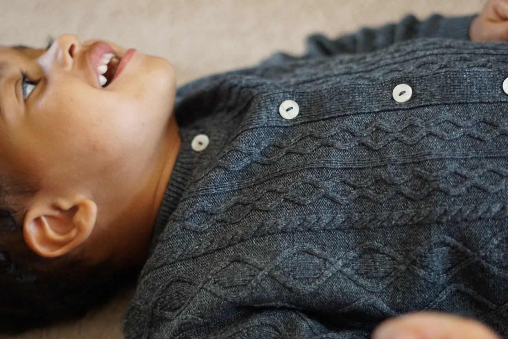 La Petit Lapin Cashmere & Merino Wool Cable Knit Cardigan | Dark Gray Melange - Image 8