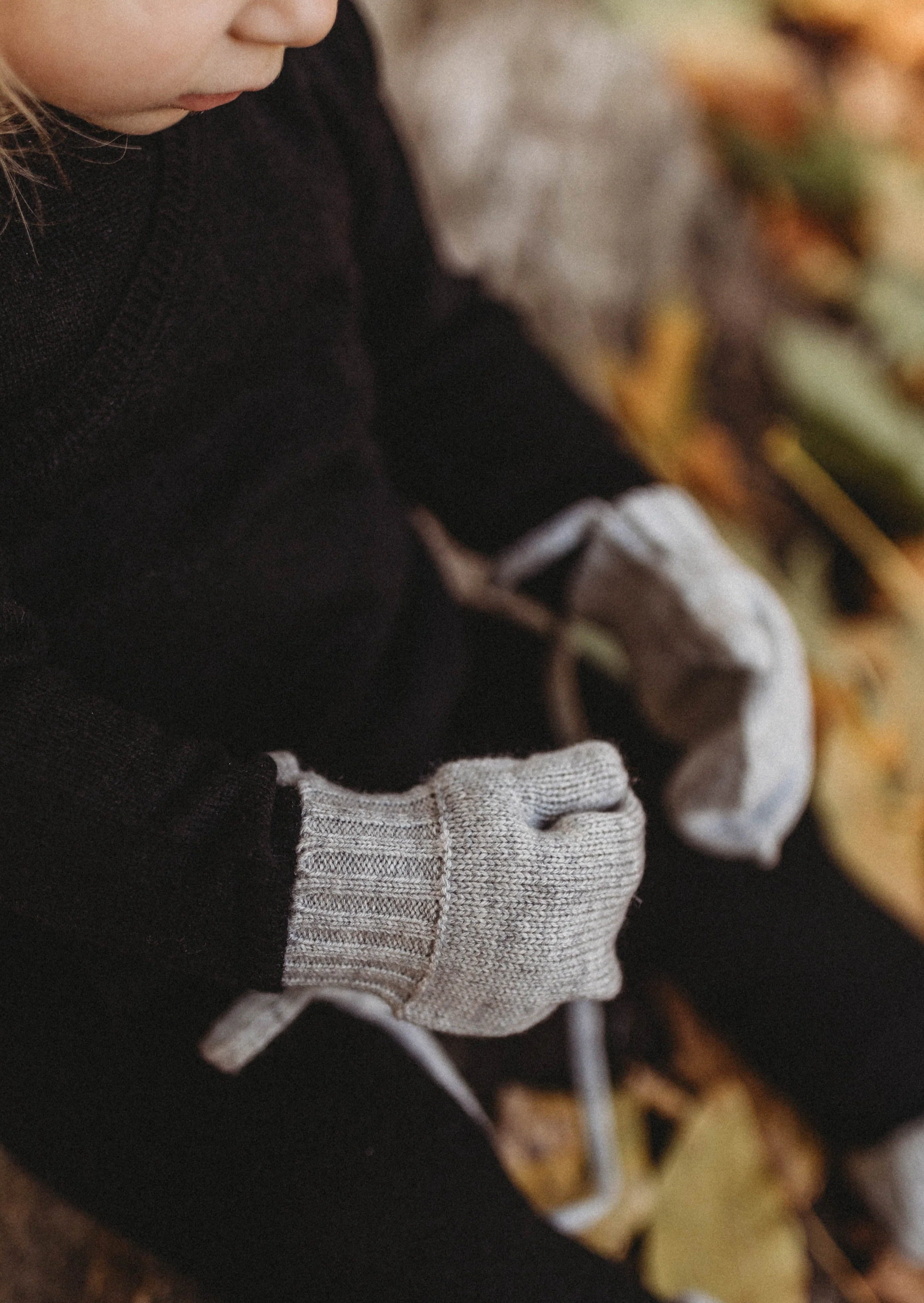 La Petit Lapin Cashmere & Merino Wool Gloves | Grey Merle - Image 4