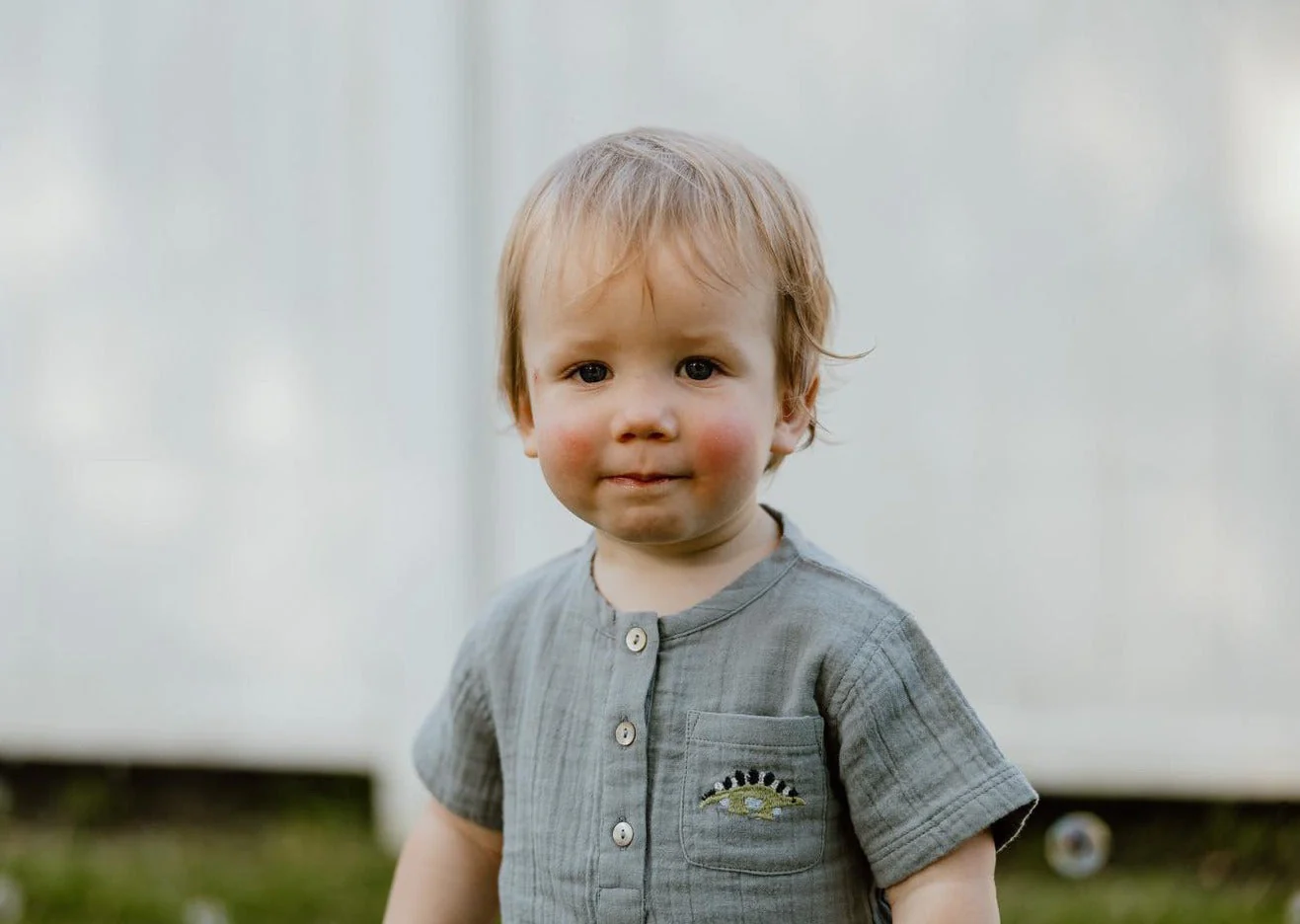 La Petit Lapin Cayden | Organic Muslin Petit Dino Set | Fog - Image 4