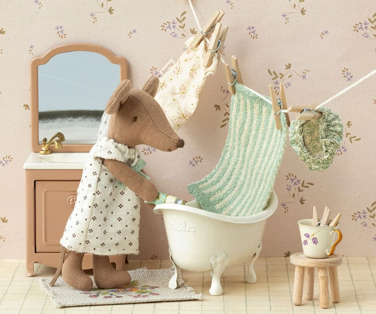 Maileg Bathtub, Mouse - Image 3
