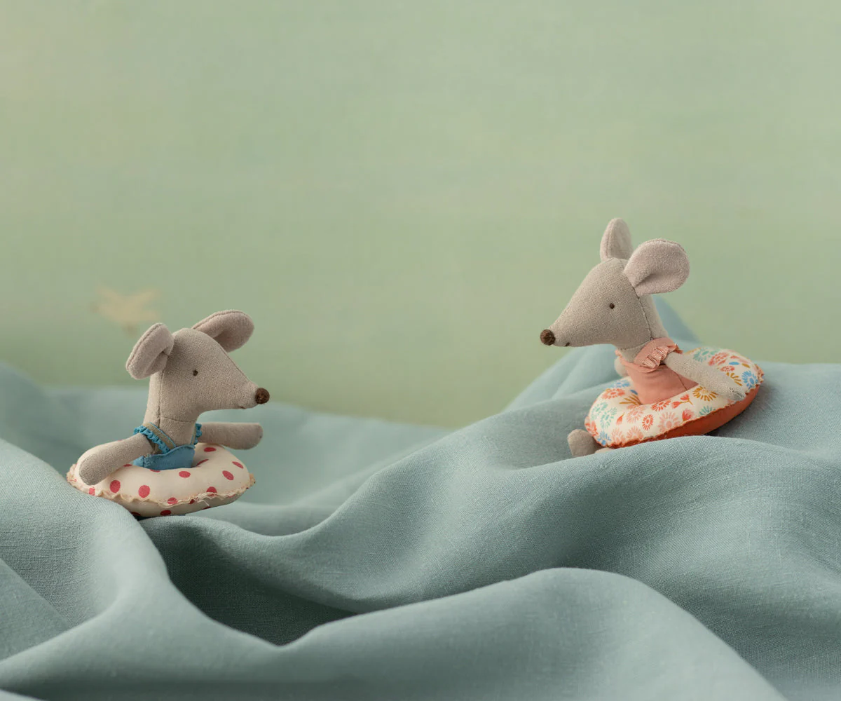 Maileg Beach mouse with float, Little sister - Flower - Image 2