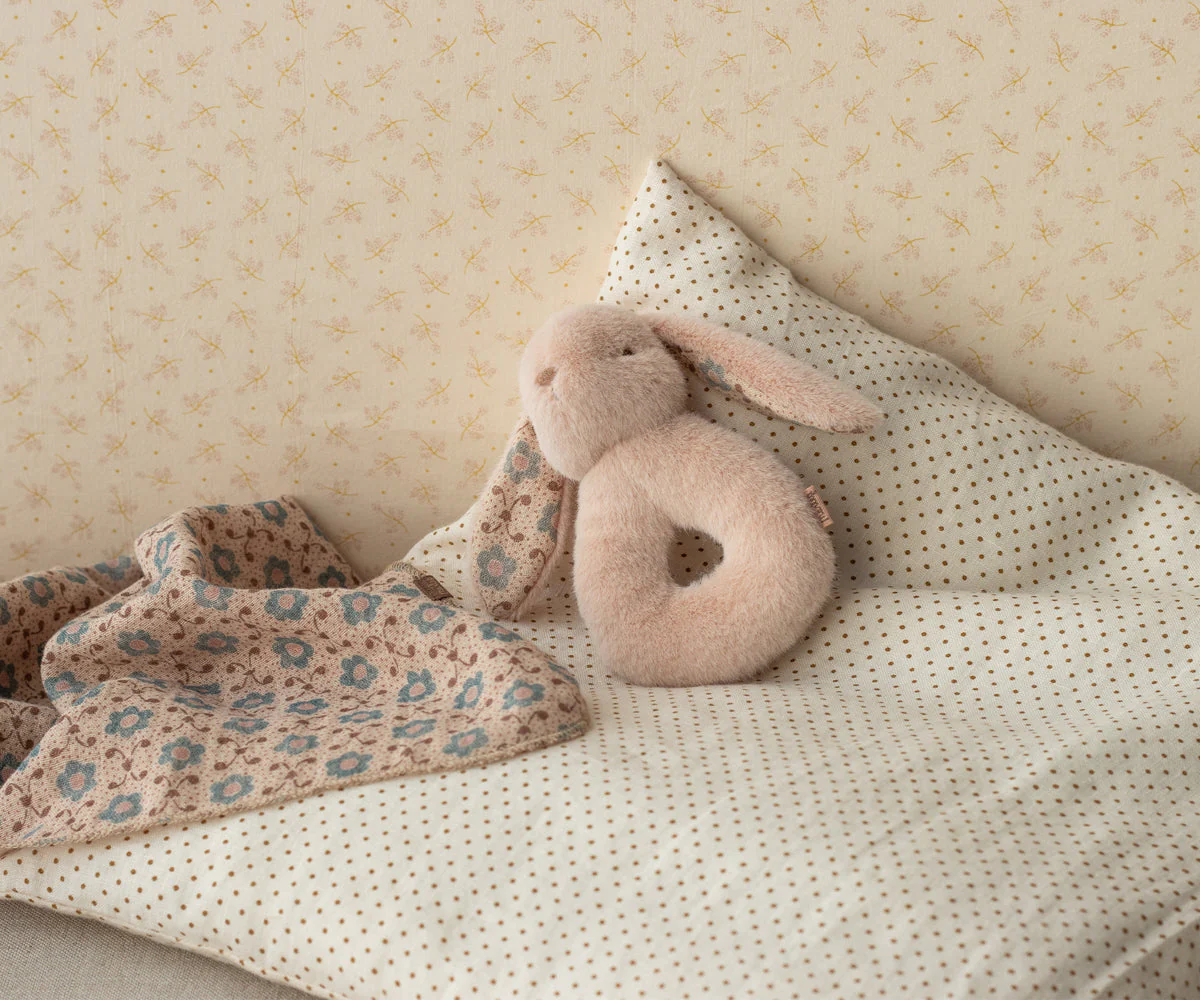 Maileg Bunny rattle set - Powder - Image 2