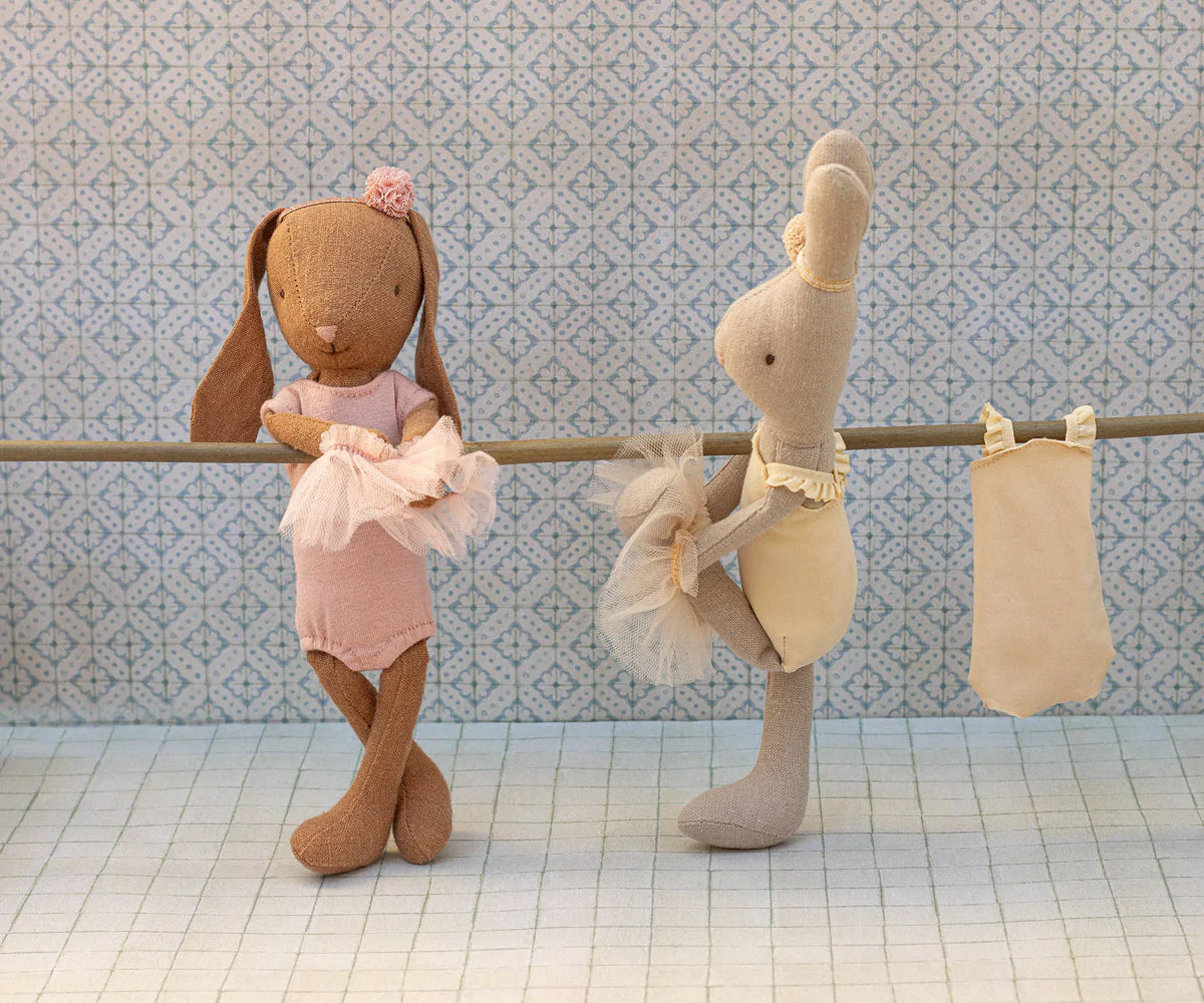 Maileg Bunny size 1, Chocolate brown - Ballet suit and skirt rose - Image 4