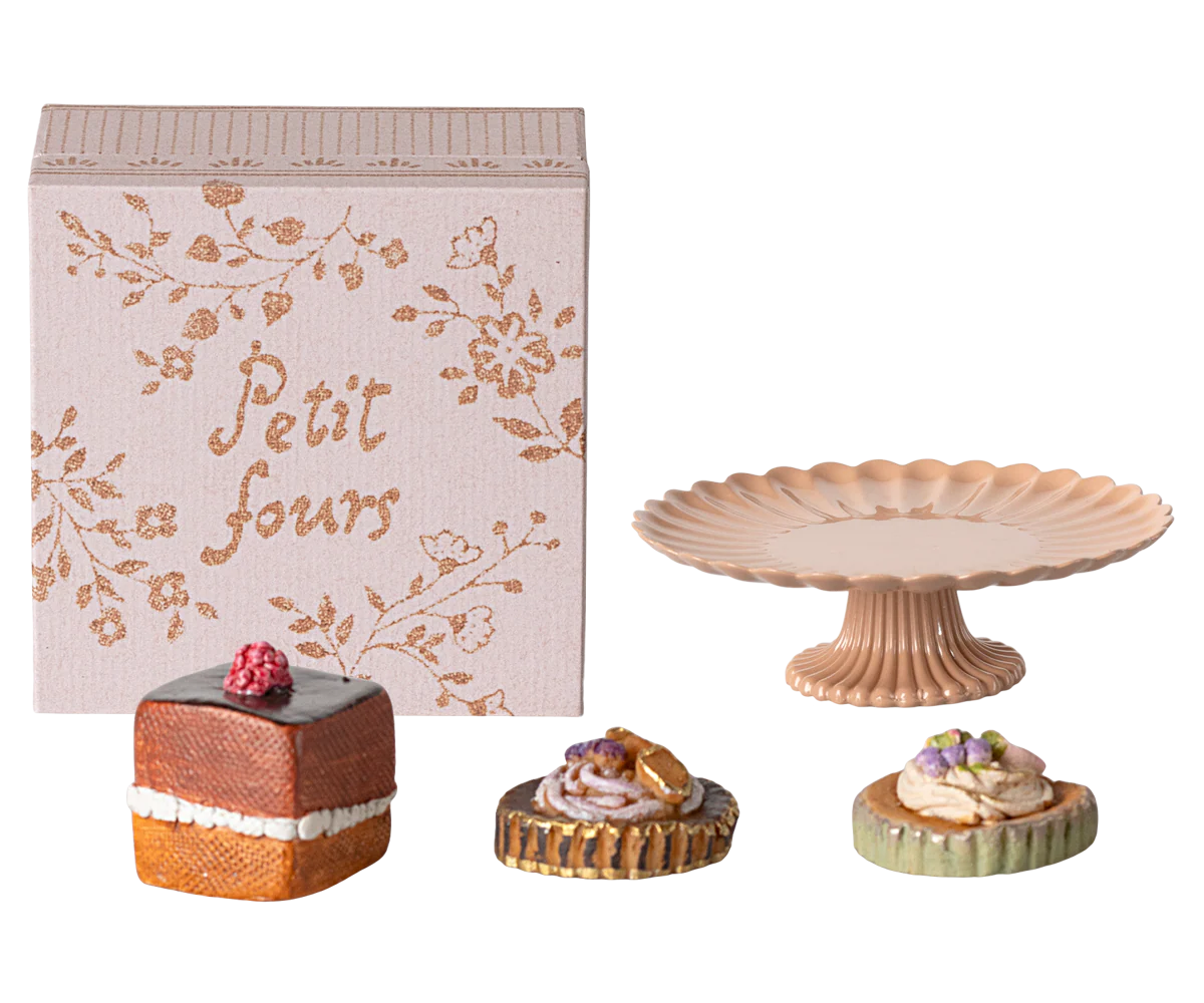 Maileg Cakes and cakestand, Mini - Image 3