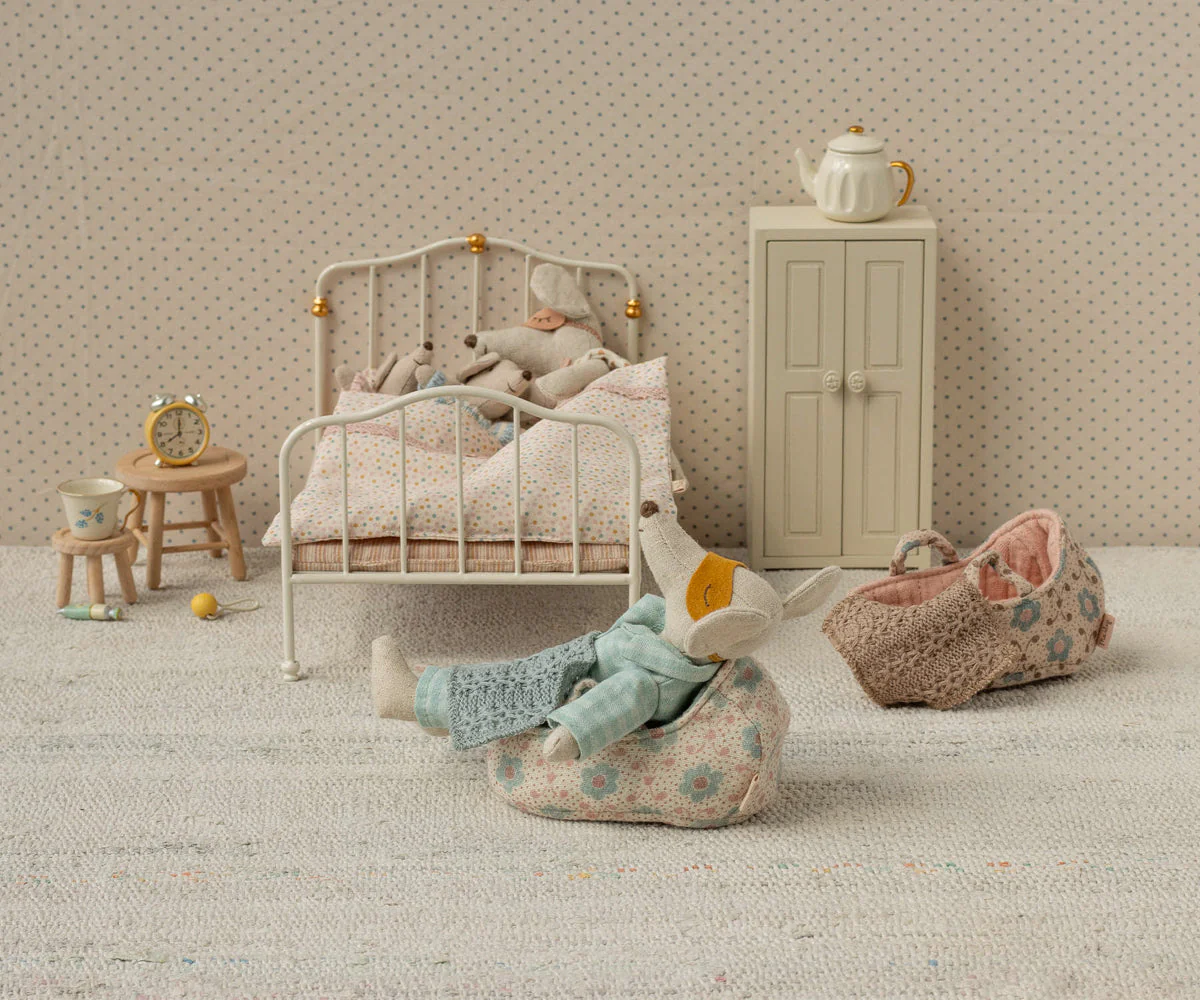 Maileg Carry cot, Baby mouse - Rose - Image 2