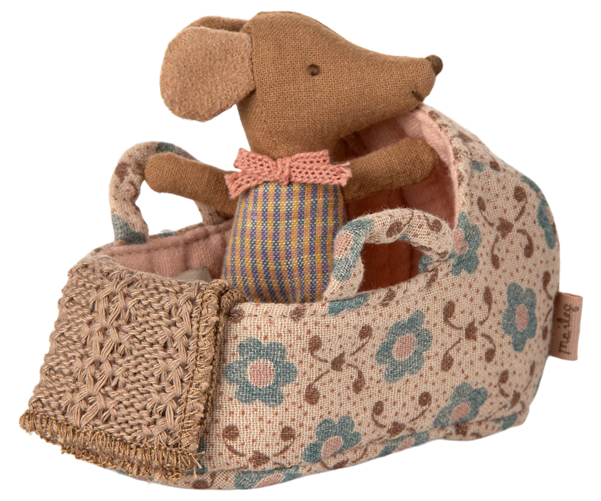 Maileg Carry cot, Baby mouse - Rose - Image 3