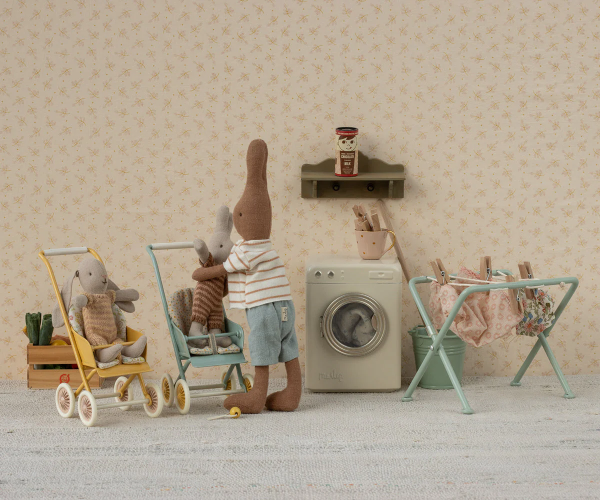 Maileg Drying Rack with Pegs, Miniature - Image 3