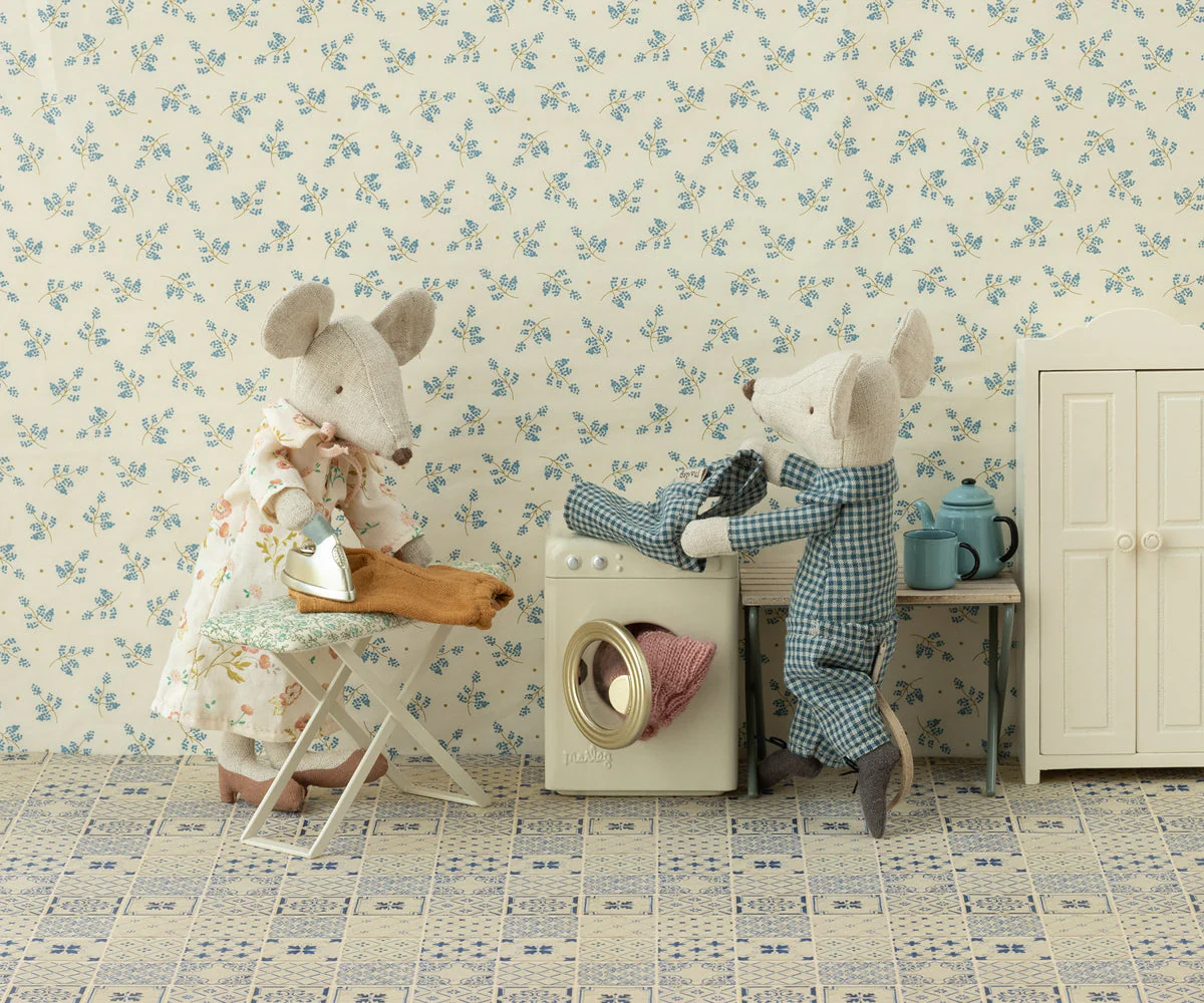 Maileg Grandma & Grandpa Mice in Cigarbox - Image 3