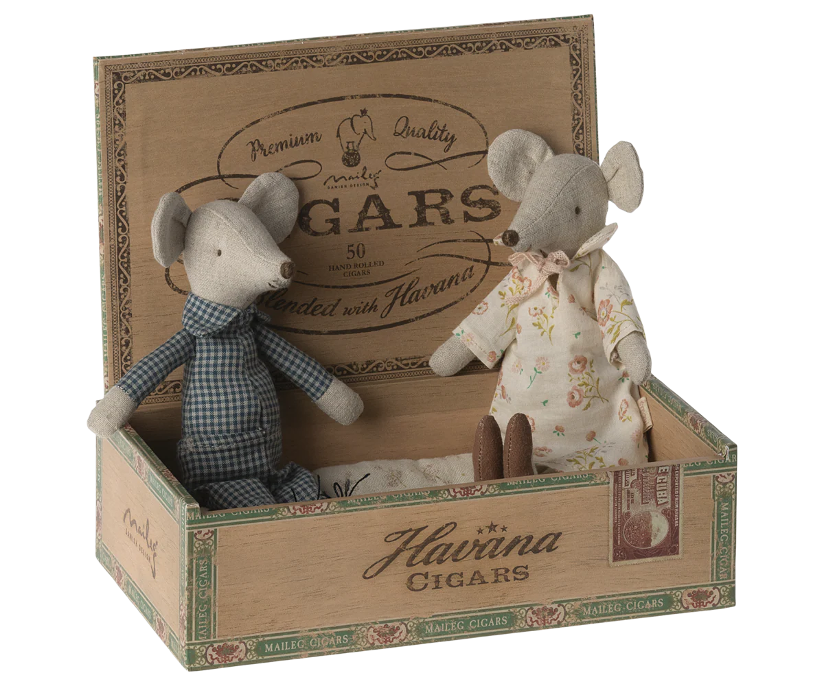 Maileg Grandma & Grandpa Mice in Cigarbox - Image 6