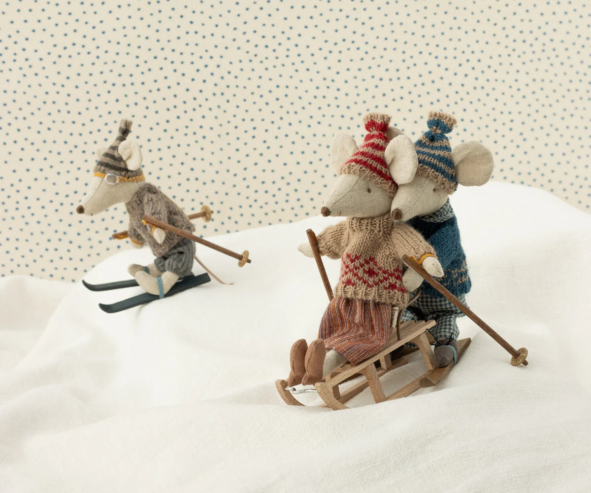 Maileg Knitted sweater and hat, Mum mouse - Image 2