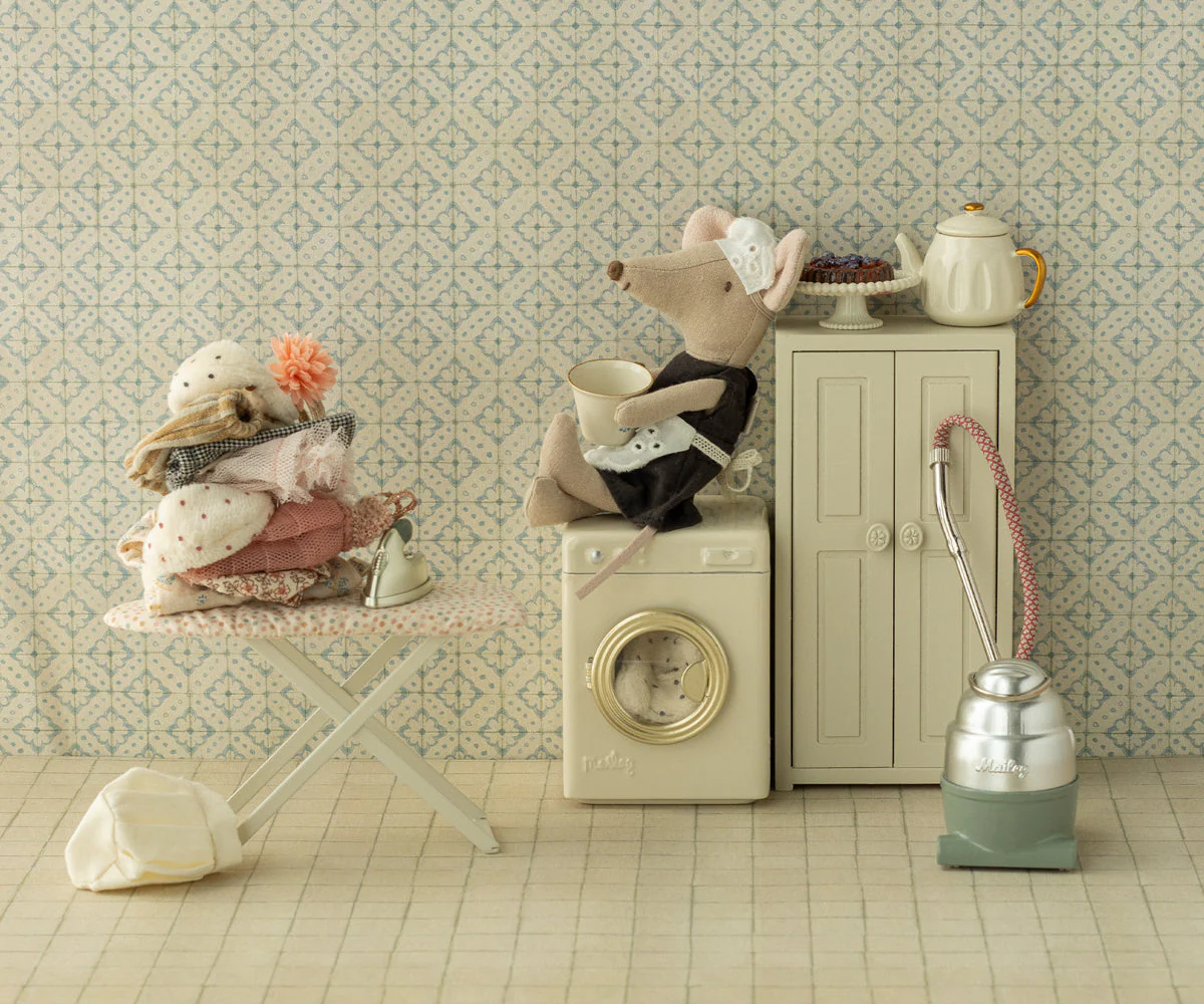 Maileg Maid Mouse, Big Sister/Brother - Image 3