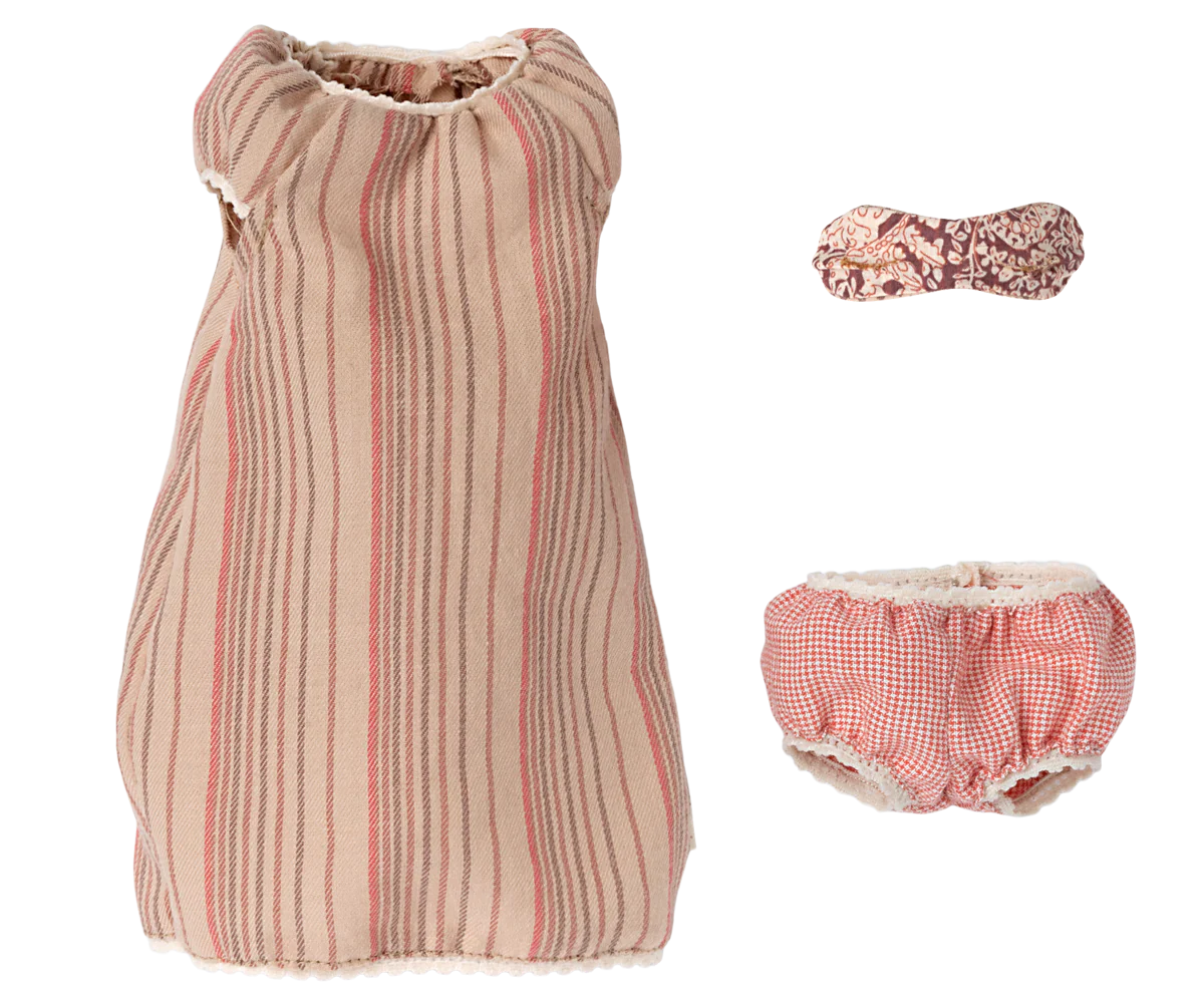 Maileg Medium Mouse in Nightgown - Image 3