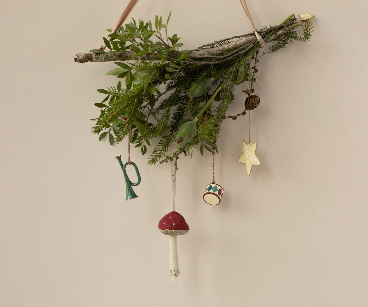 Maileg Metal ornament, Trumpet - Dark green - Image 2