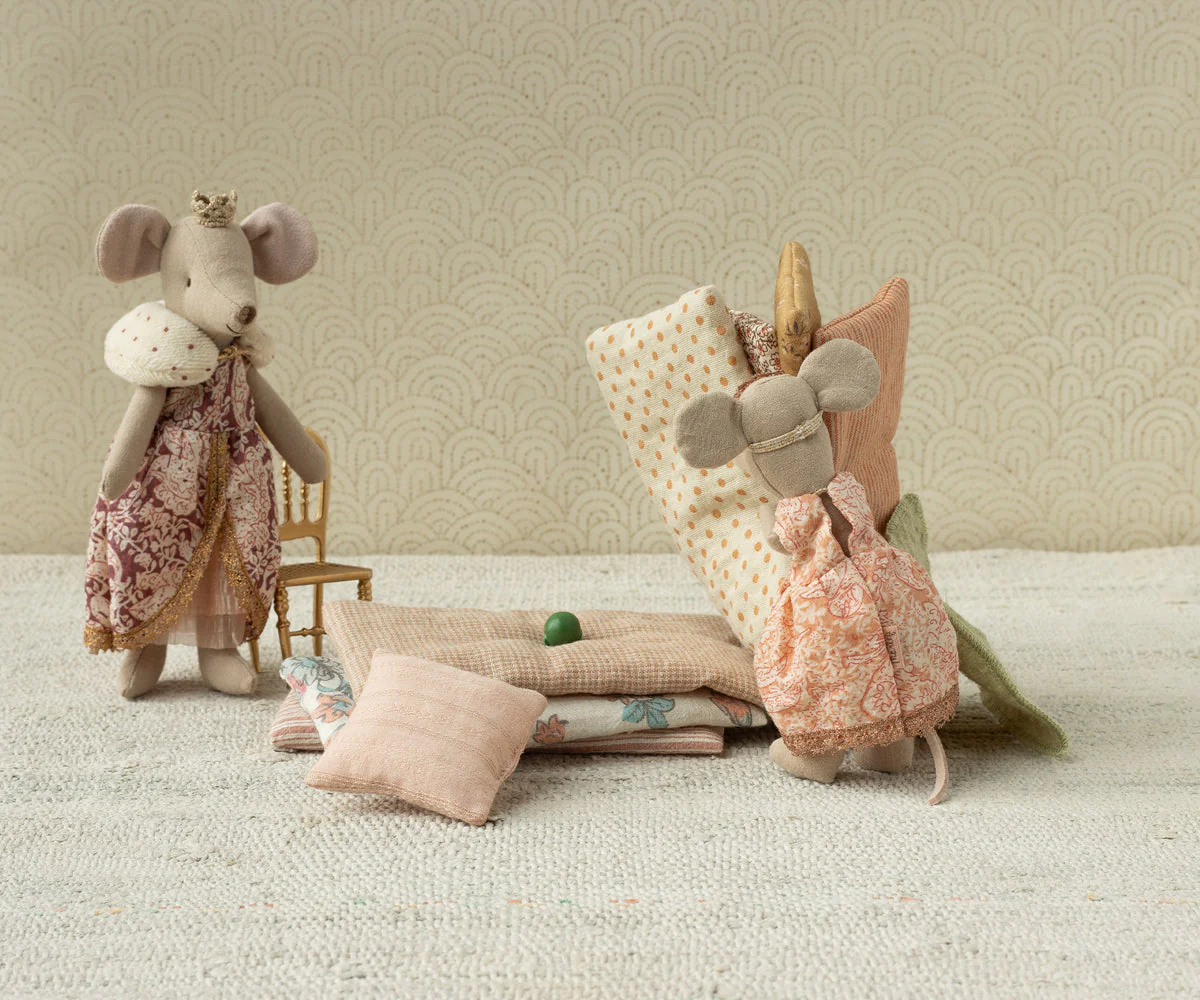 Maileg Princess and the pea, Big sister mouse - Image 3