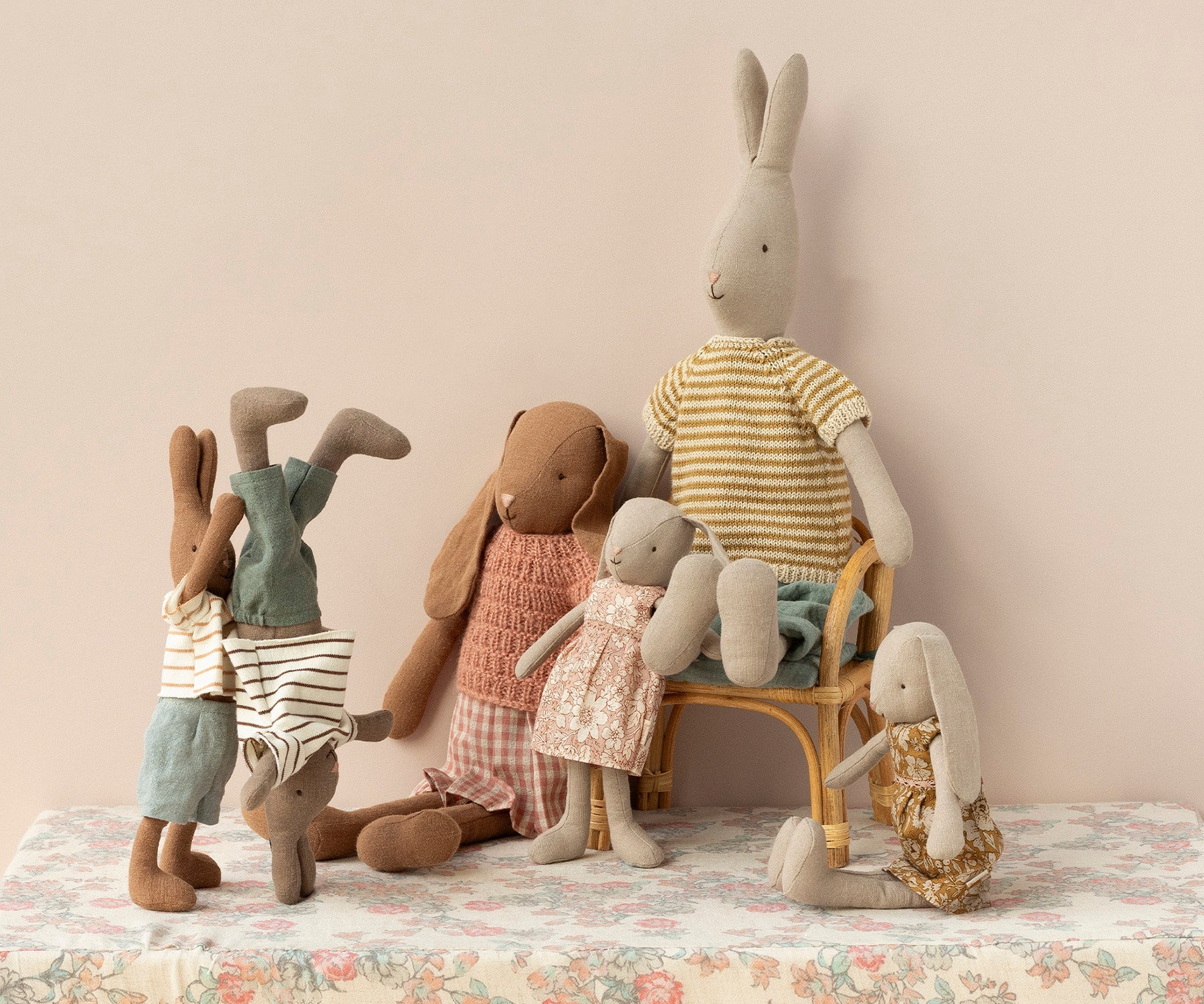 Maileg Rabbit size 3, Classic - Knitted shirt and pants - Image 2