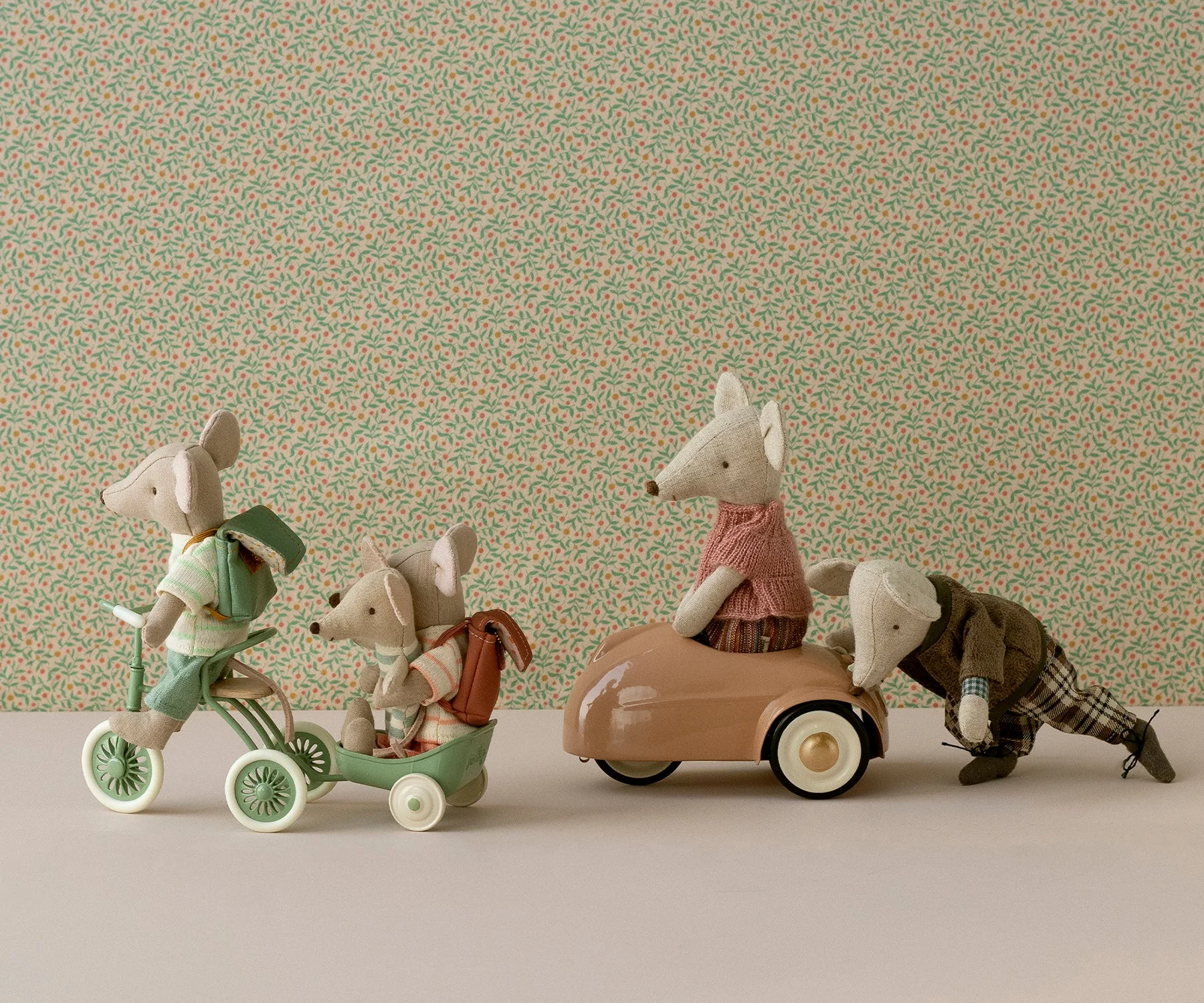 Maileg Tricycle Hanger, Mouse - Green - Image 3