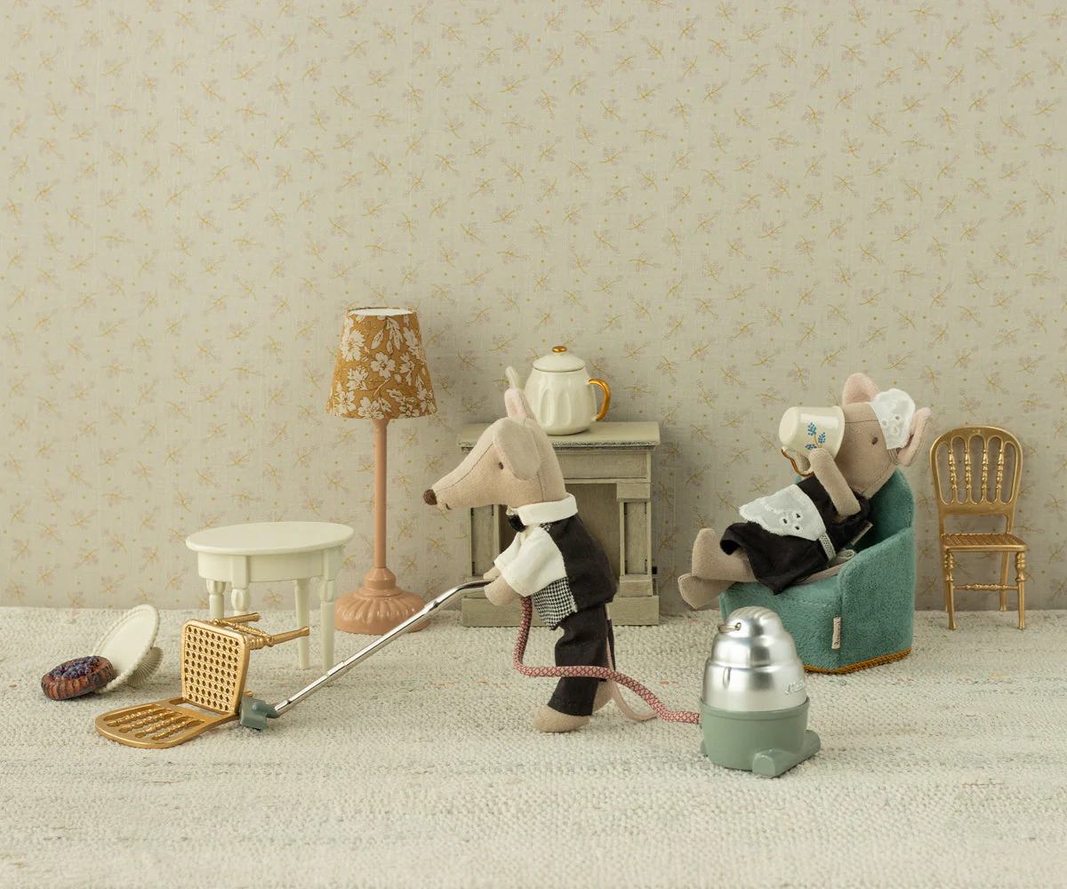Maileg Waiter Mouse, Big Sister/Brother - Image 3