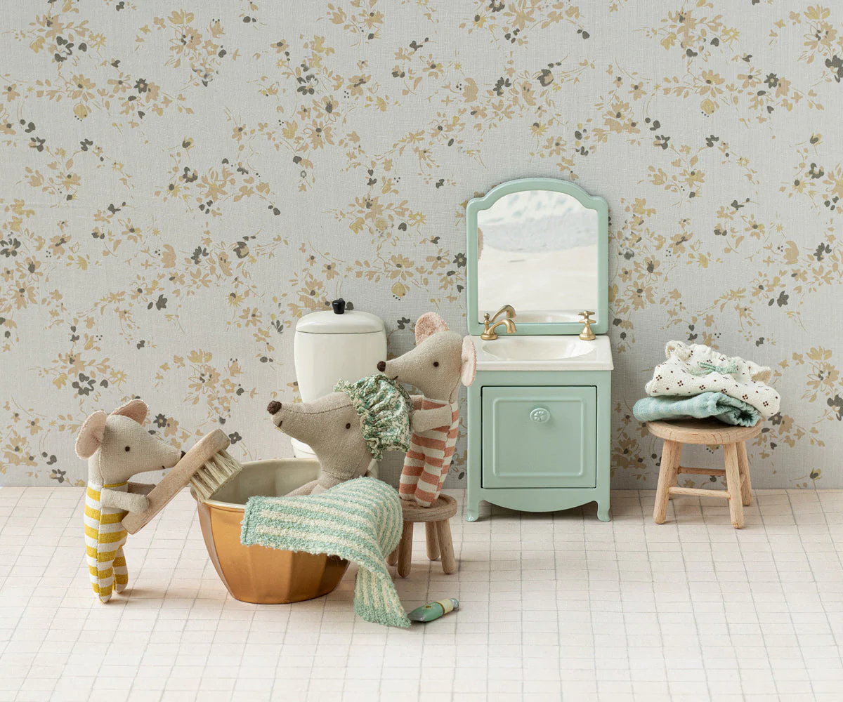 Maileg Wellness Mouse, Big Sister - Mint - Image 3
