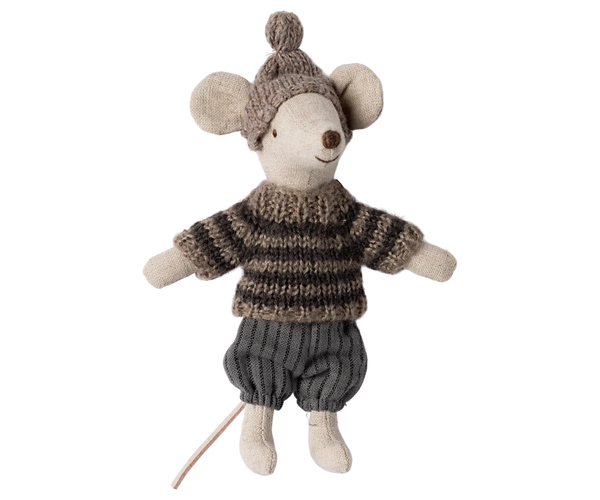 Maileg Winter mouse with ski set, Big brother - Grey - Image 2