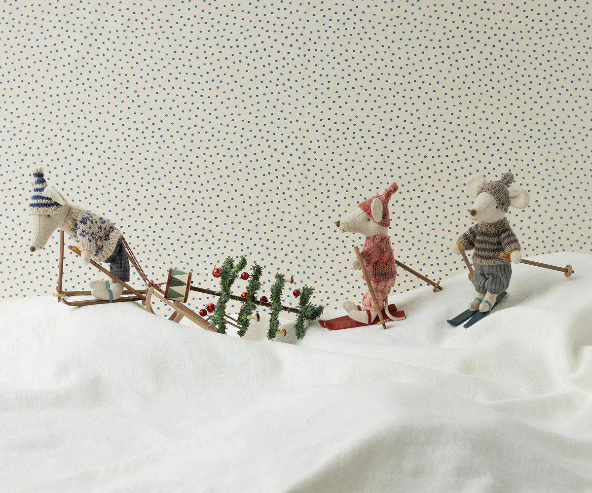 Maileg Winter mouse with ski set, Big sister - Rose - Image 2