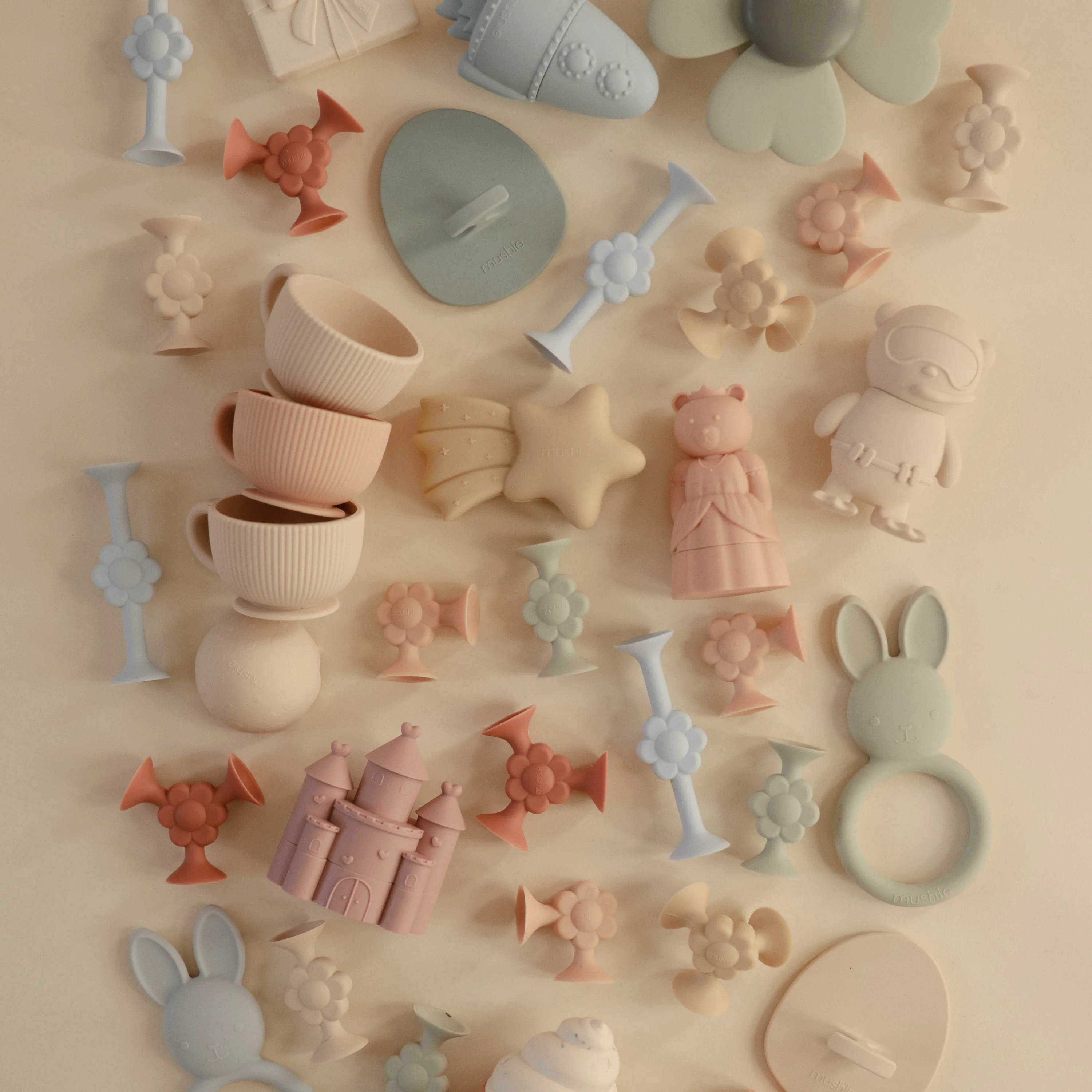 Mushie Daisy Silicone Suction Builders - Image 7