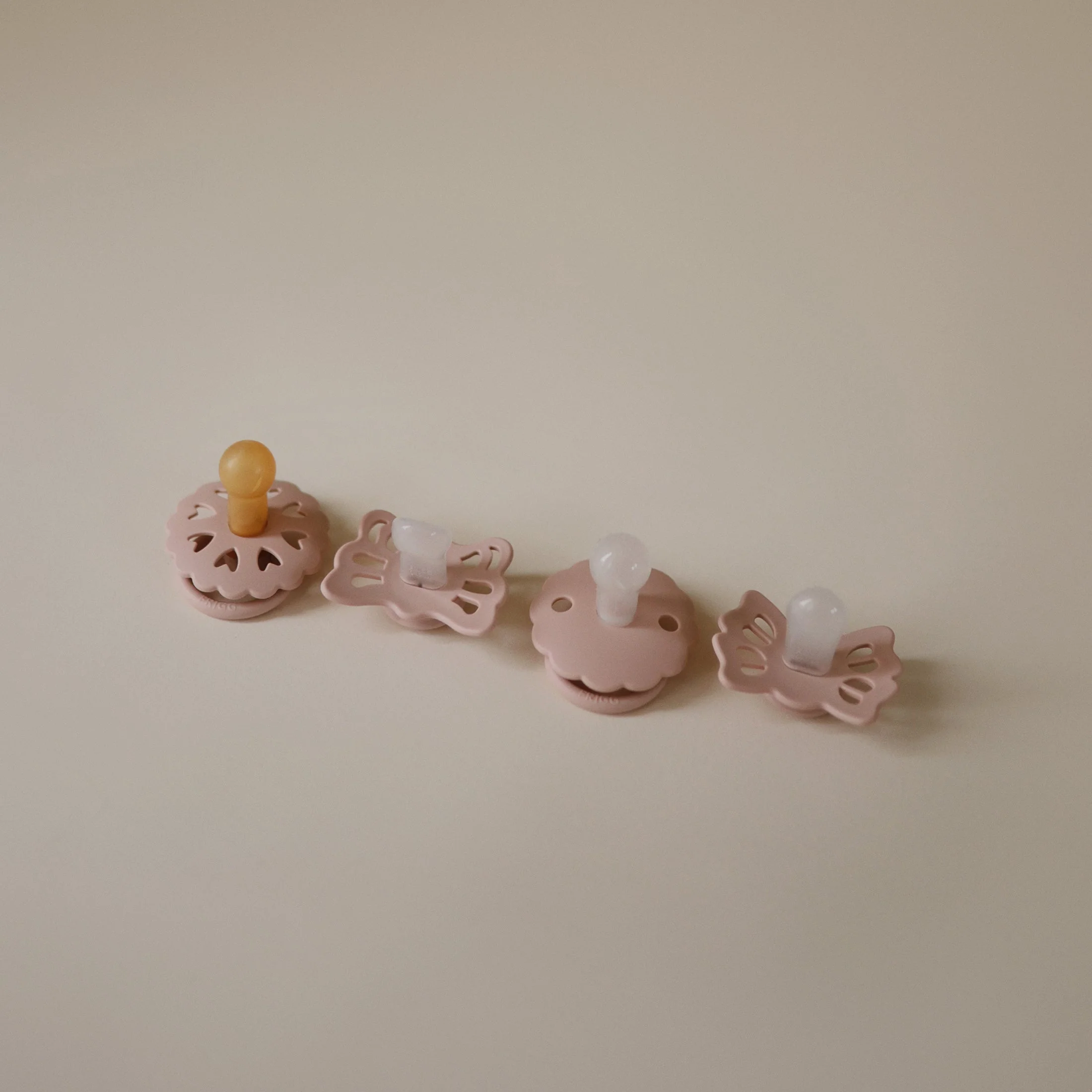 Mushie FRIGG Baby's First Pacifier Floral Heart (Blush) 4-Pack - Image 8