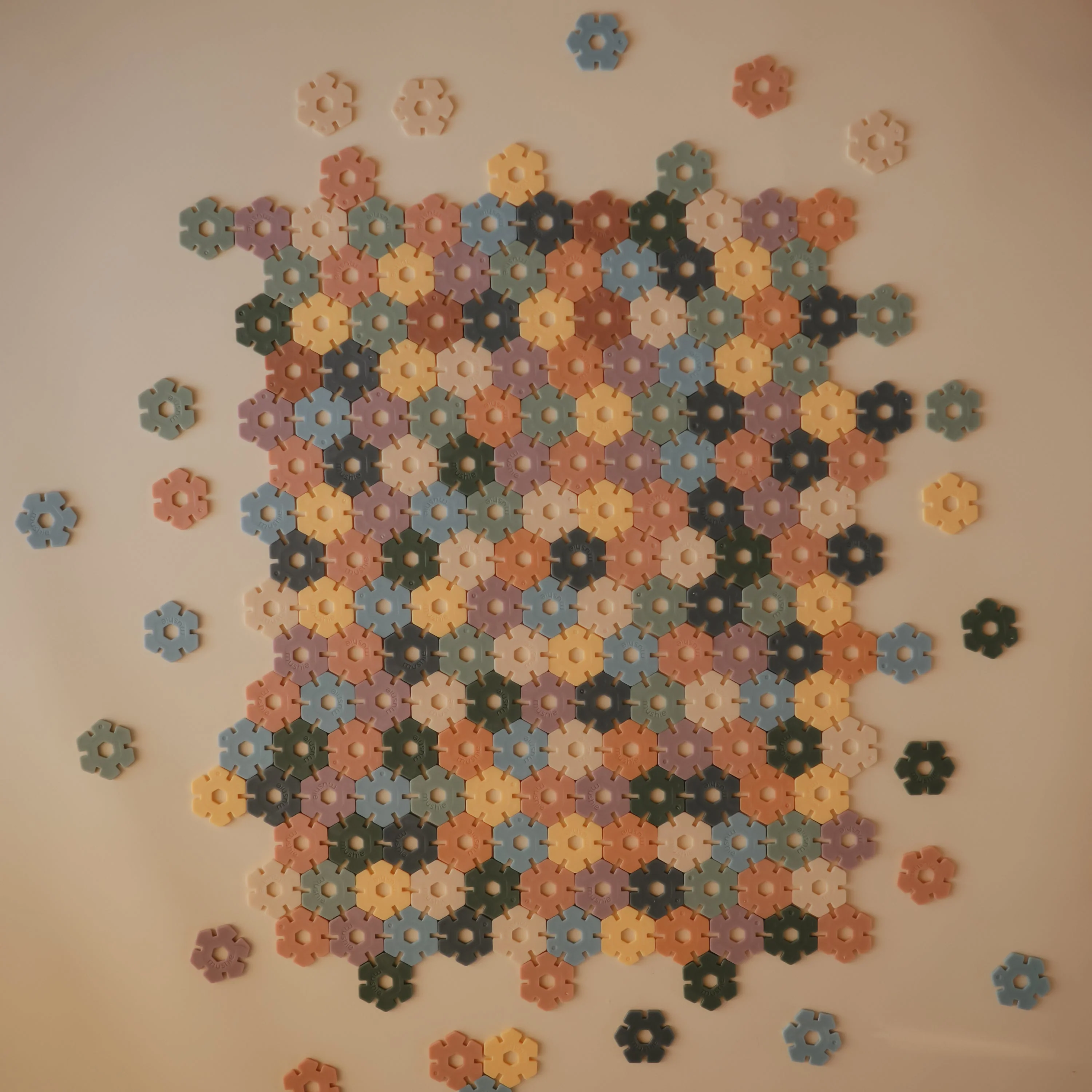 Mushie HEX Connect Building Toy Set - Image 3